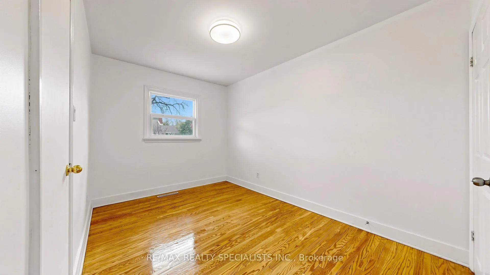 Photo 13 of 124 Village Road, St. Catharines, Glendale/Glenridge — HOMEH
