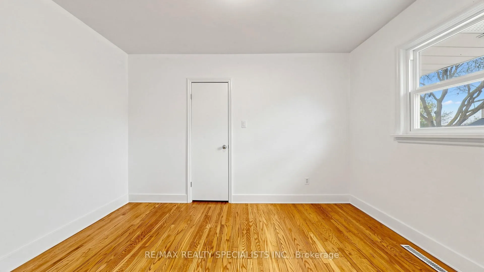 Photo 14 of 124 Village Road, St. Catharines, Glendale/Glenridge — HOMEH