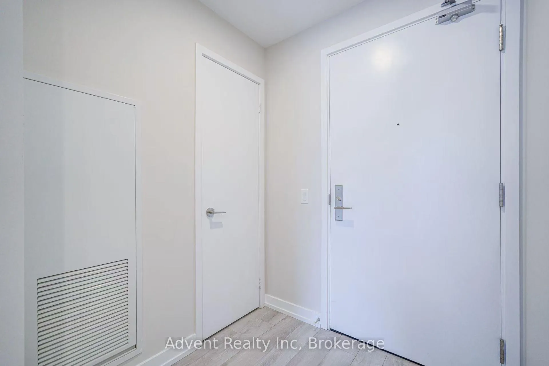 Photo 6 of Unit 1106, 33 Helendale Avenue, Toronto, Yonge-Eglinton — HOMEH