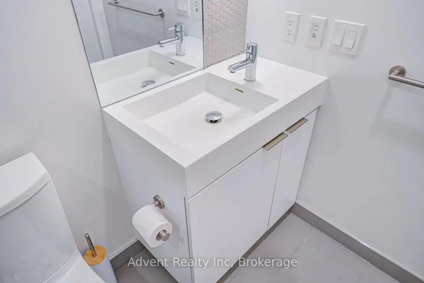 Photo 12 of Unit 1106, 33 Helendale Avenue, Toronto, Yonge-Eglinton — HOMEH