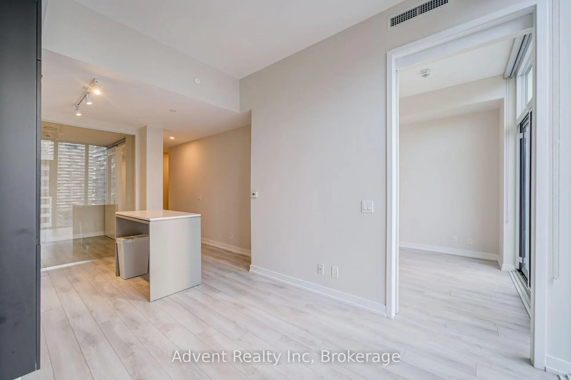 Photo 20 of Unit 1106, 33 Helendale Avenue, Toronto, Yonge-Eglinton — HOMEH