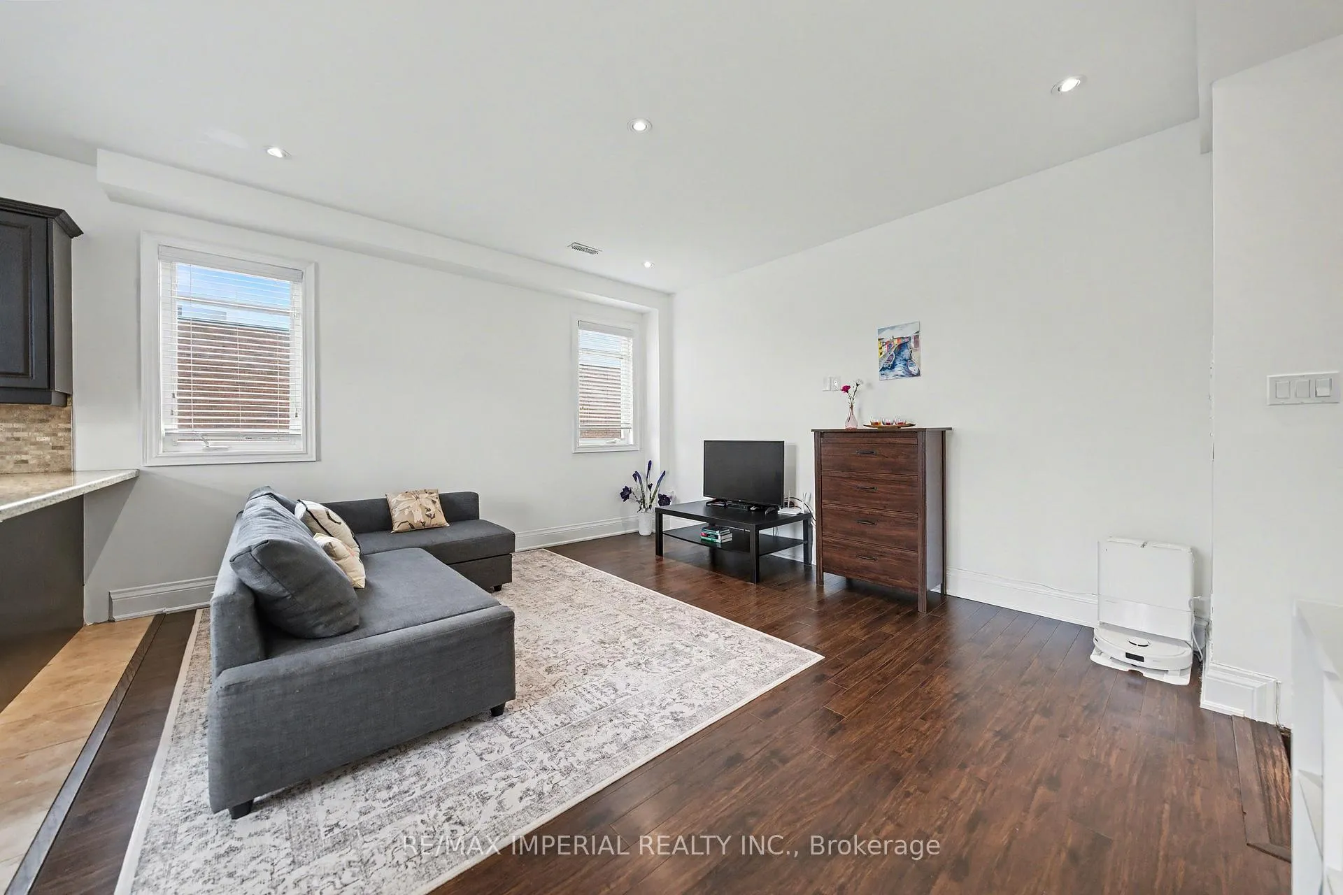 Photo 4 of Unit 2, 2964 Islington Avenue, North York, Humber Summit — HOMEH