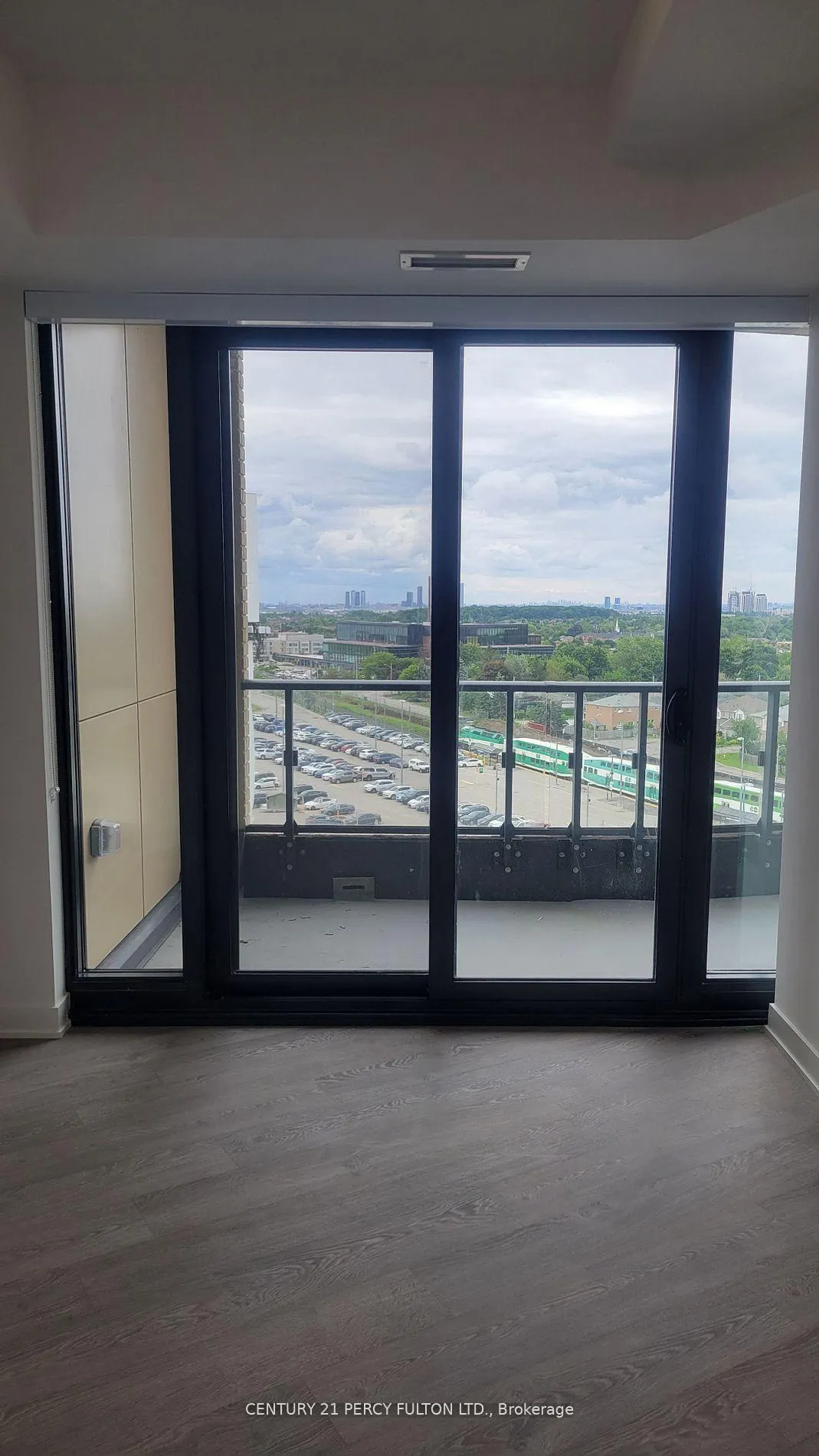 Photo 4 of Unit 602, 120 Eagle Rock Way, Vaughan, Rural Vaughan — HOMEH