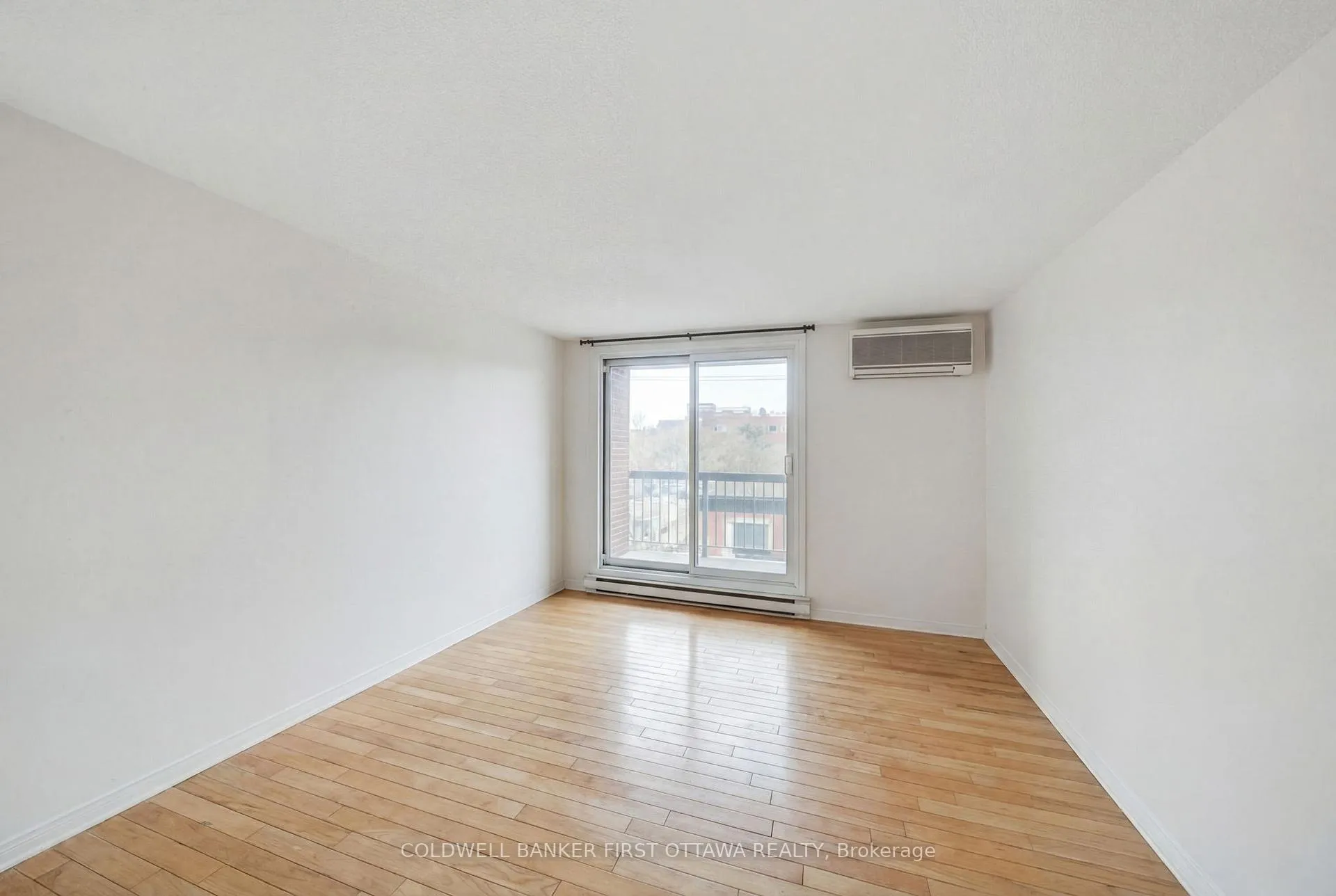 Photo 10 of Unit 402, 222 Guigues Avenue, Ottawa, Lower Town/Byward Market — HOMEH