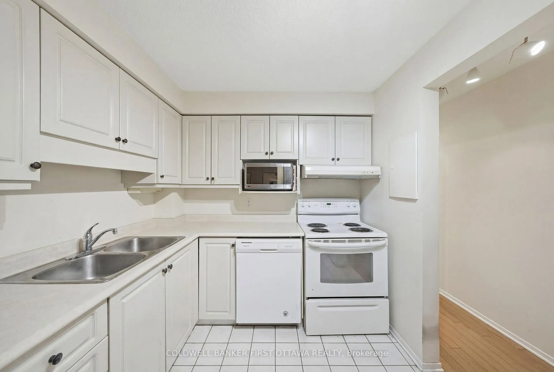 Photo 13 of Unit 402, 222 Guigues Avenue, Ottawa, Lower Town/Byward Market — HOMEH