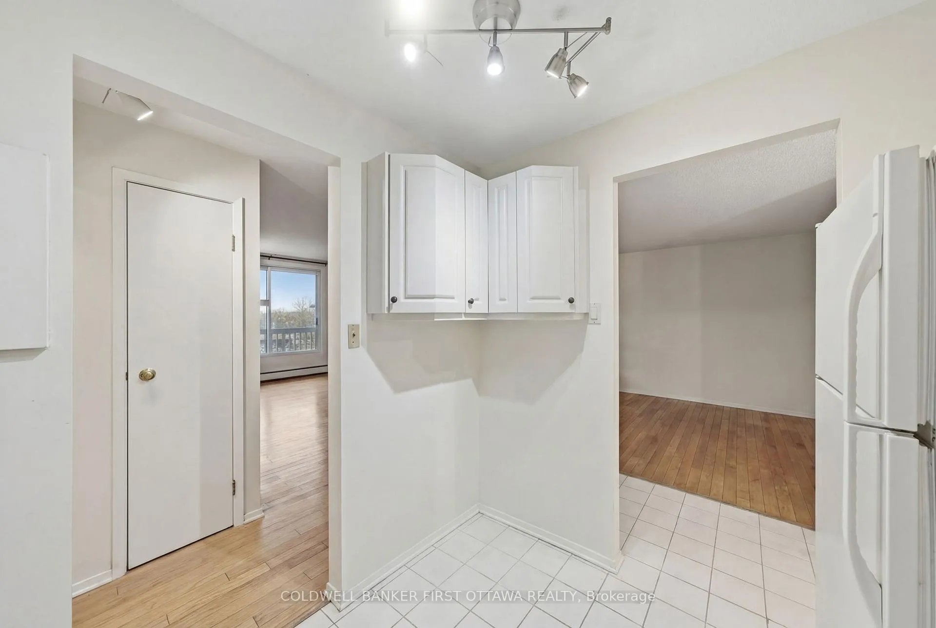 Photo 14 of Unit 402, 222 Guigues Avenue, Ottawa, Lower Town/Byward Market — HOMEH