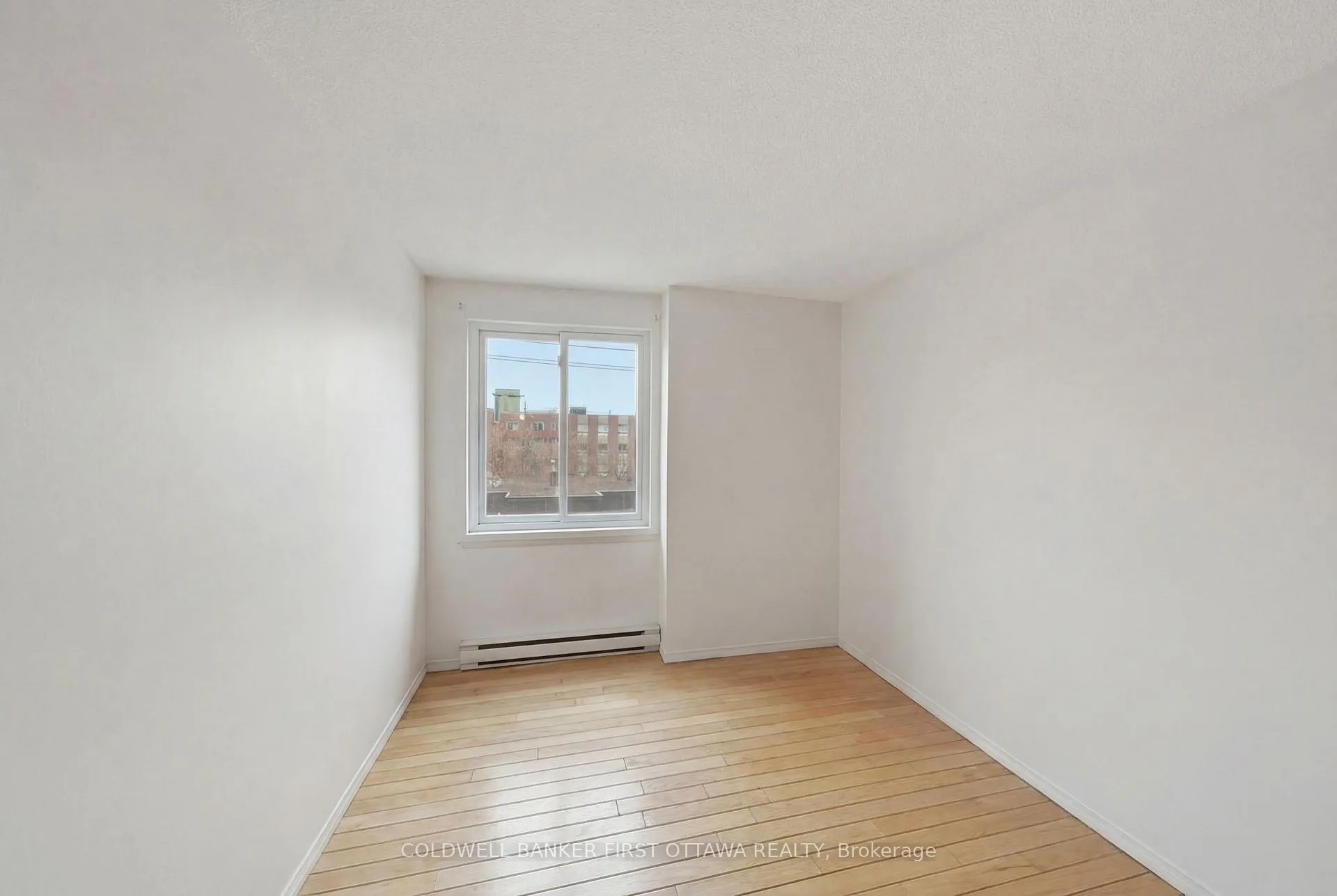 Photo 15 of Unit 402, 222 Guigues Avenue, Ottawa, Lower Town/Byward Market — HOMEH