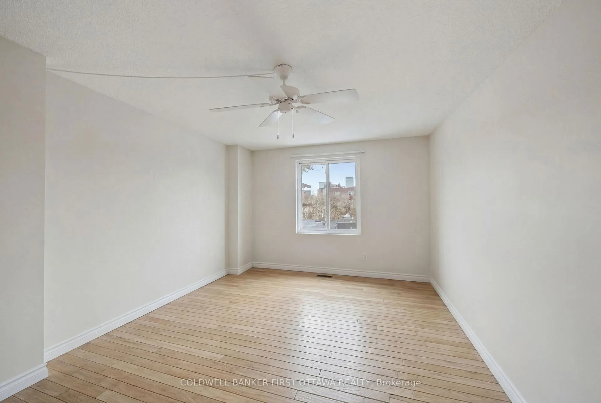 Photo 16 of Unit 402, 222 Guigues Avenue, Ottawa, Lower Town/Byward Market — HOMEH