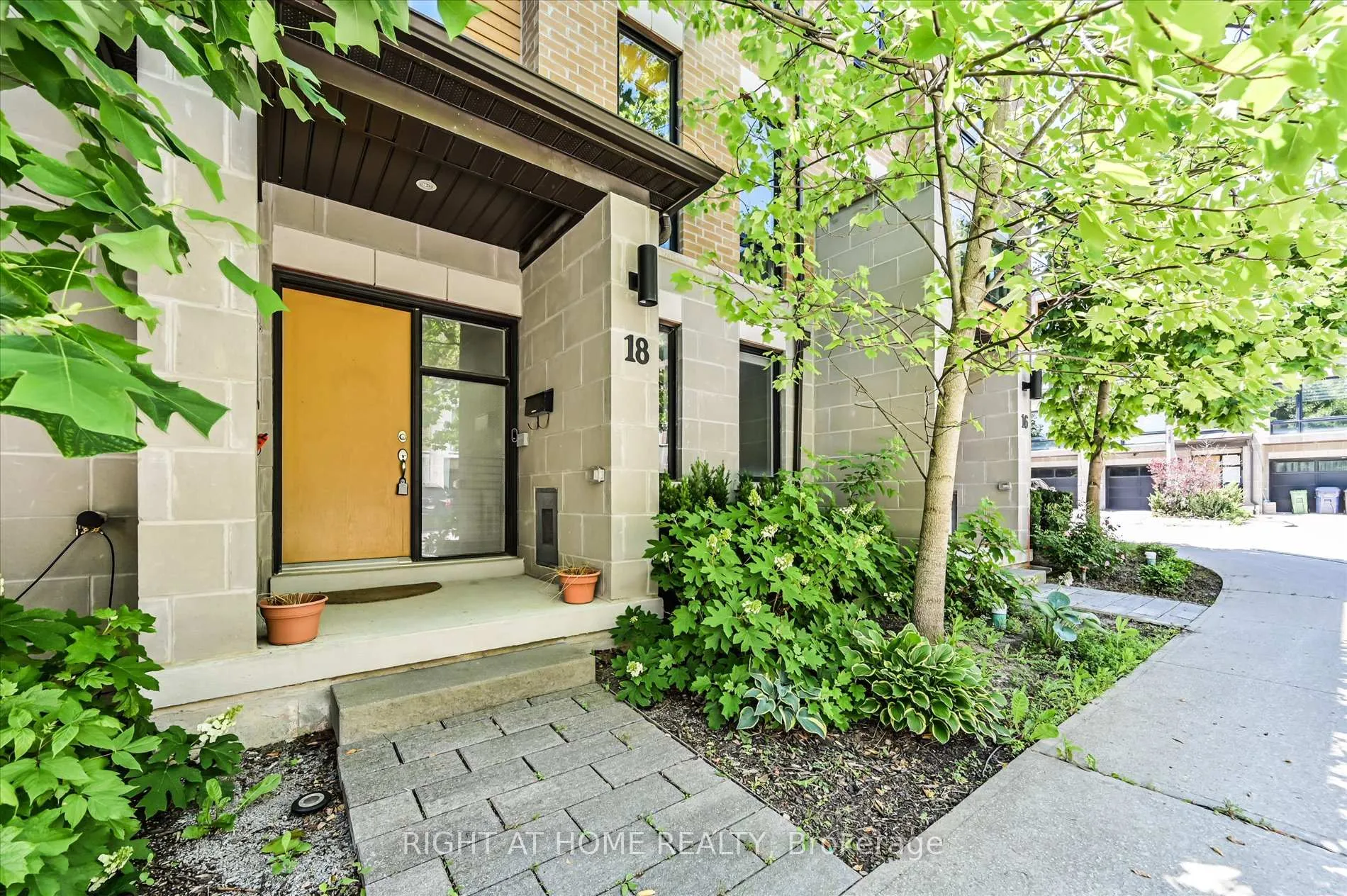 Front of 18 Kenneth Wood Crescent