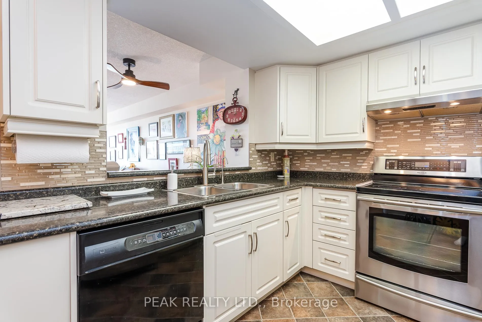 Photo 14 of Unit 1603, 6 Willow Street, Waterloo, Uptown Waterloo — HOMEH