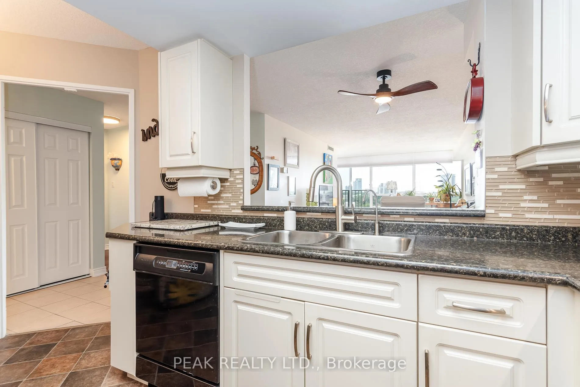 Photo 15 of Unit 1603, 6 Willow Street, Waterloo, Uptown Waterloo — HOMEH
