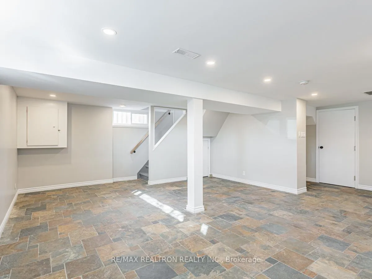 Photo 3 of 72B Dunning Avenue, Aurora, Aurora Village — HOMEH