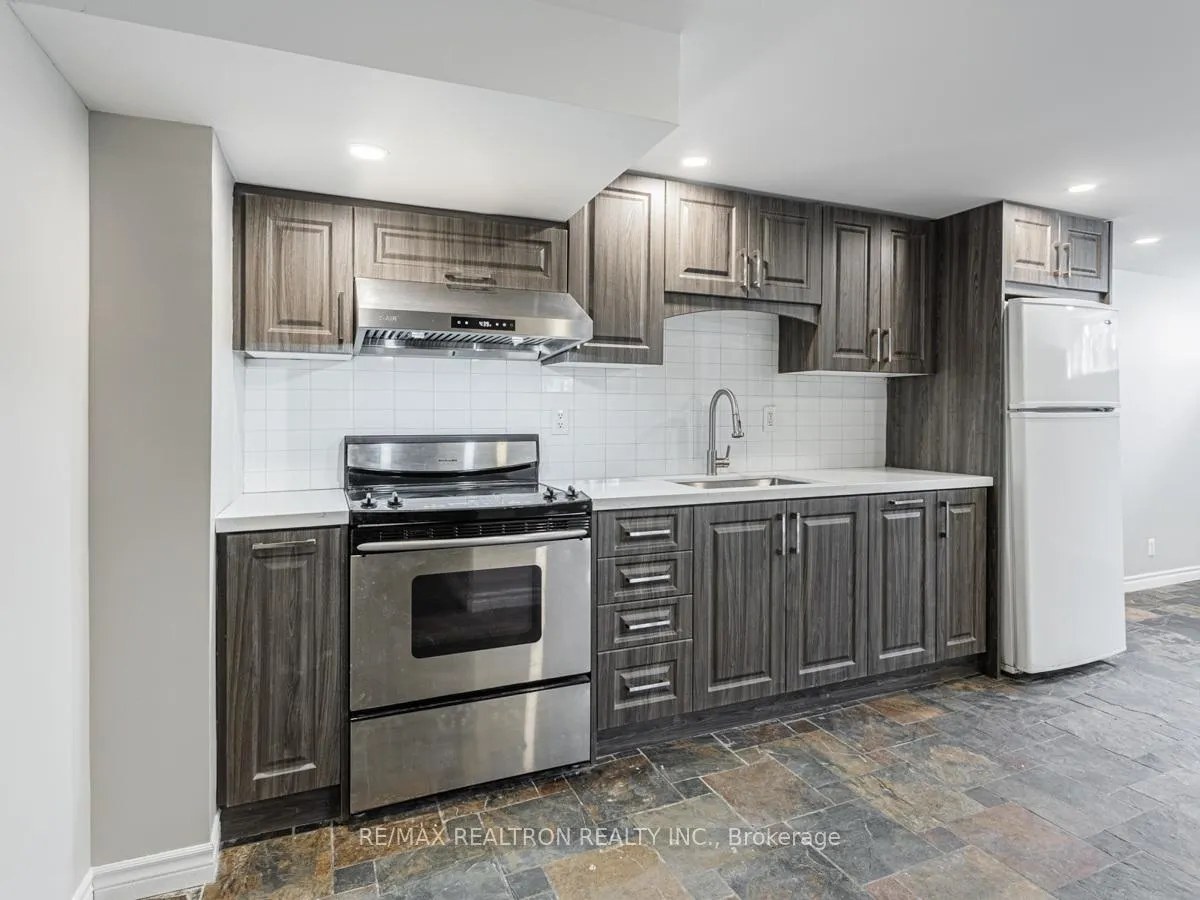 Photo 7 of 72B Dunning Avenue, Aurora, Aurora Village — HOMEH