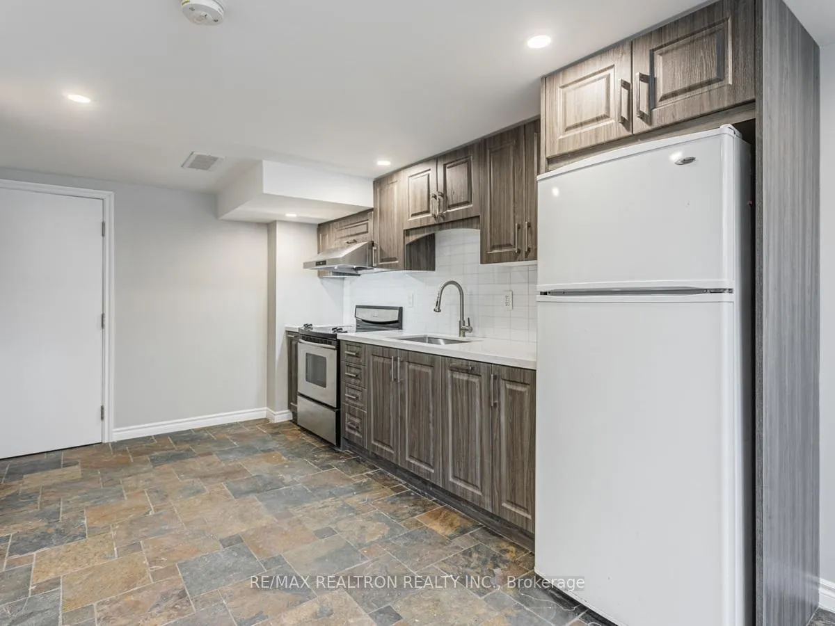 Photo 8 of 72B Dunning Avenue, Aurora, Aurora Village — HOMEH