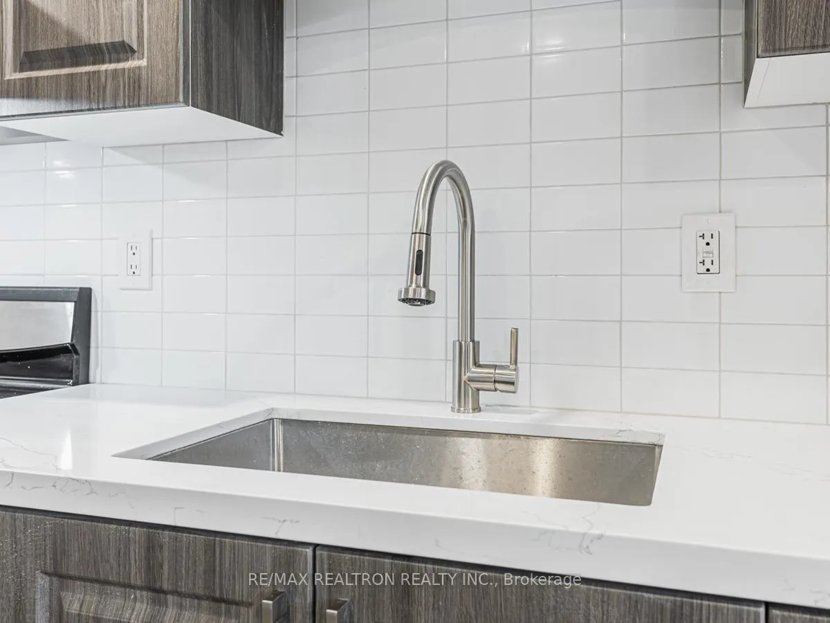 Photo 9 of 72B Dunning Avenue, Aurora, Aurora Village — HOMEH