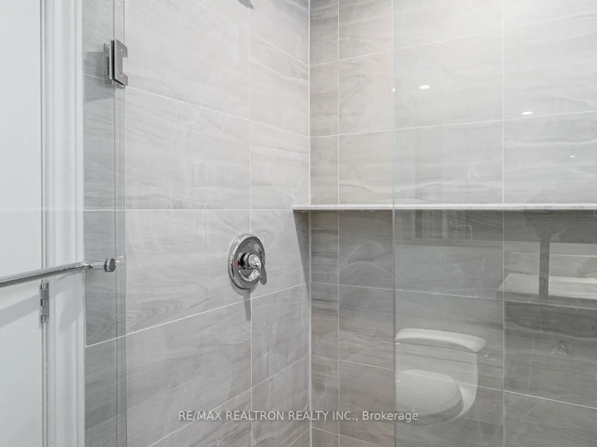 Photo 12 of 72B Dunning Avenue, Aurora, Aurora Village — HOMEH