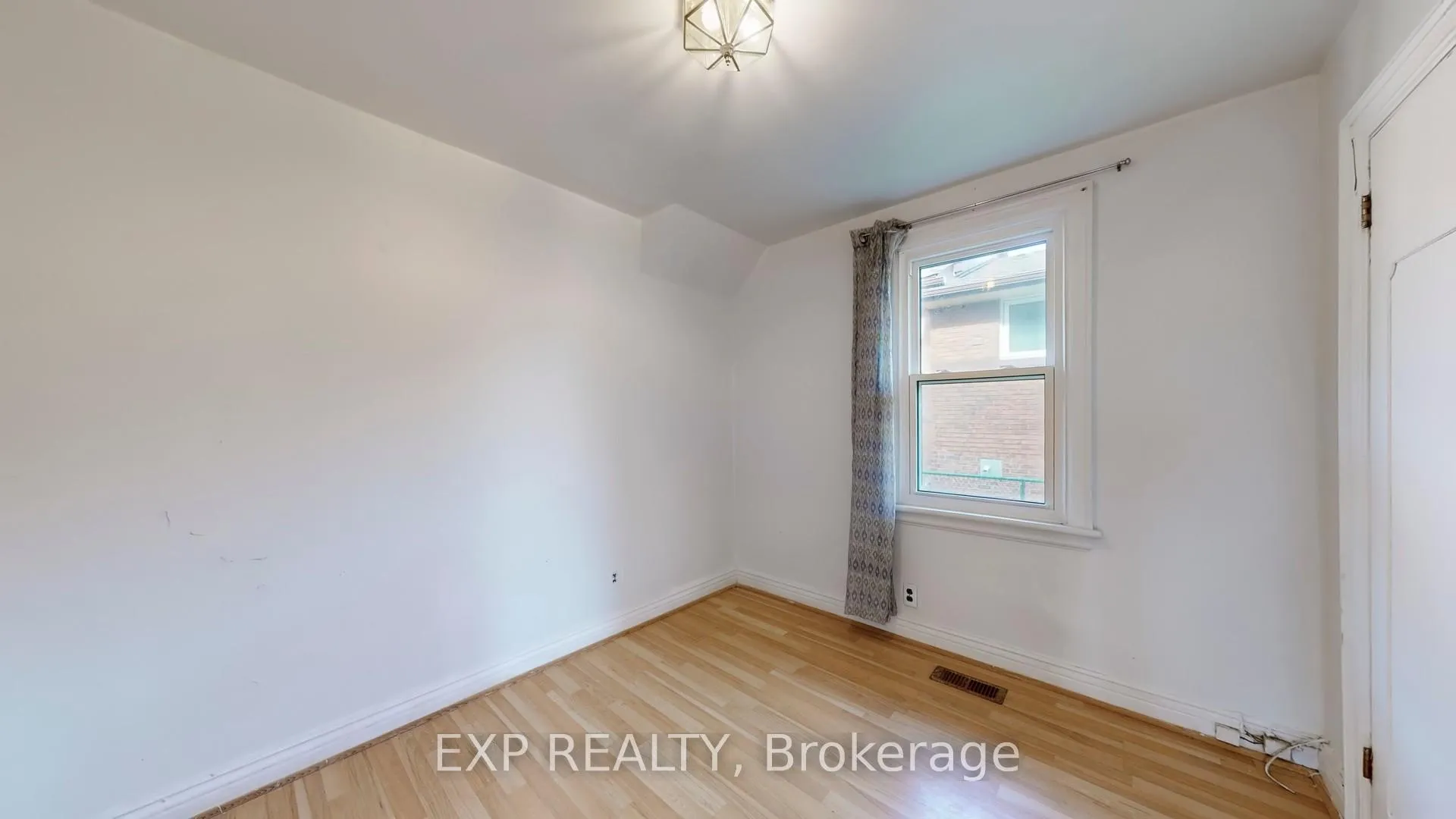 Photo 13 of 870 Upper Wellington Street, Hamilton, Balfour — HOMEH