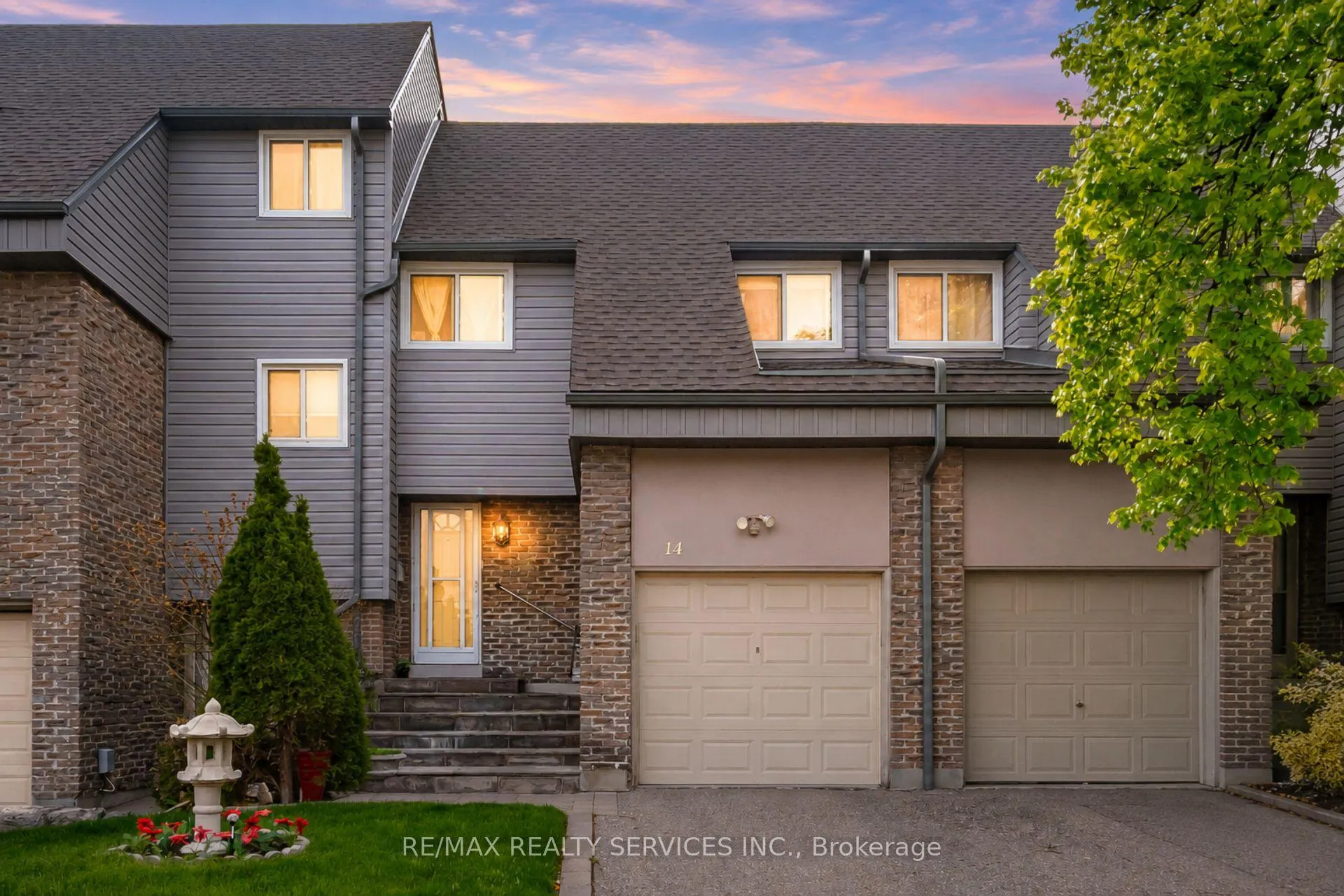 Photo 1 of 14 Tara Park Crescent, Brampton, Brampton North — HOMEH