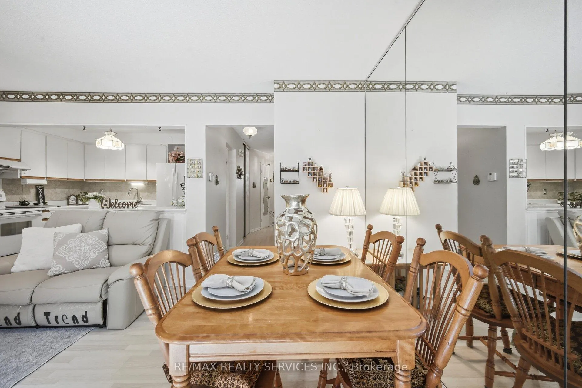 Photo 7 of 14 Tara Park Crescent, Brampton, Brampton North — HOMEH