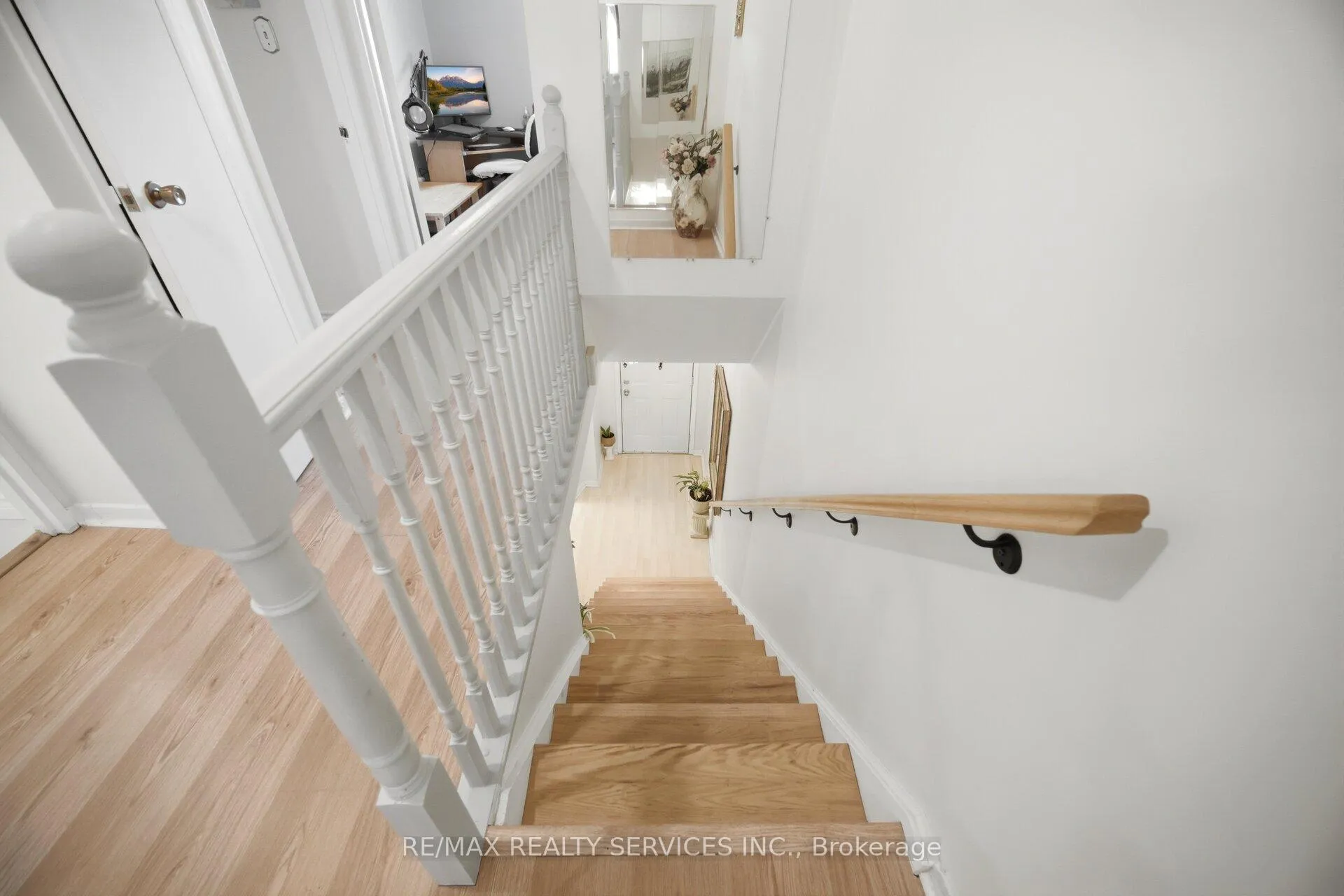 Photo 19 of 14 Tara Park Crescent, Brampton, Brampton North — HOMEH