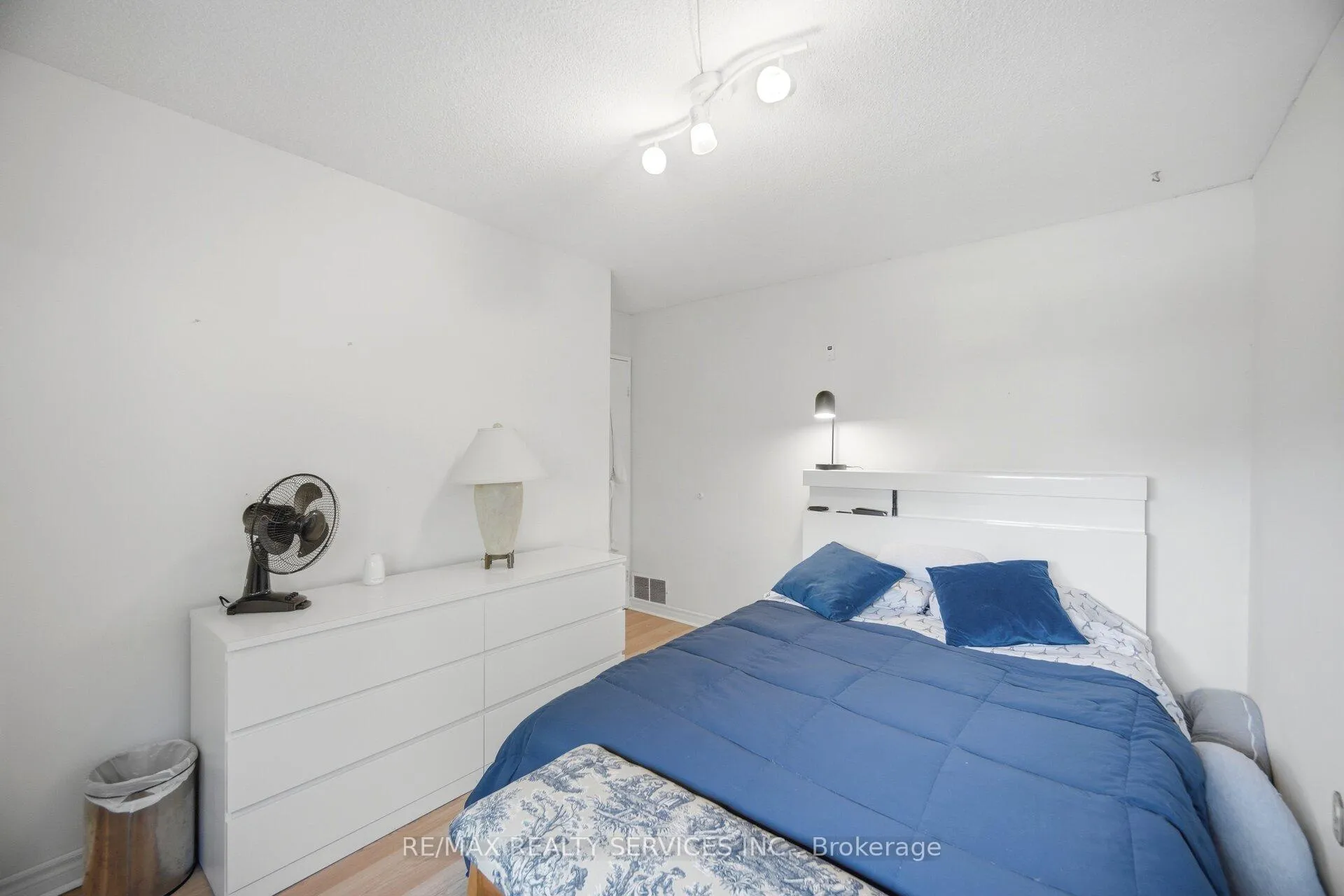Photo 23 of 14 Tara Park Crescent, Brampton, Brampton North — HOMEH