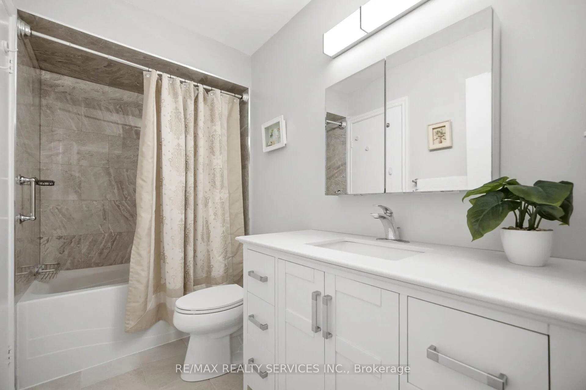 Photo 27 of 14 Tara Park Crescent, Brampton, Brampton North — HOMEH