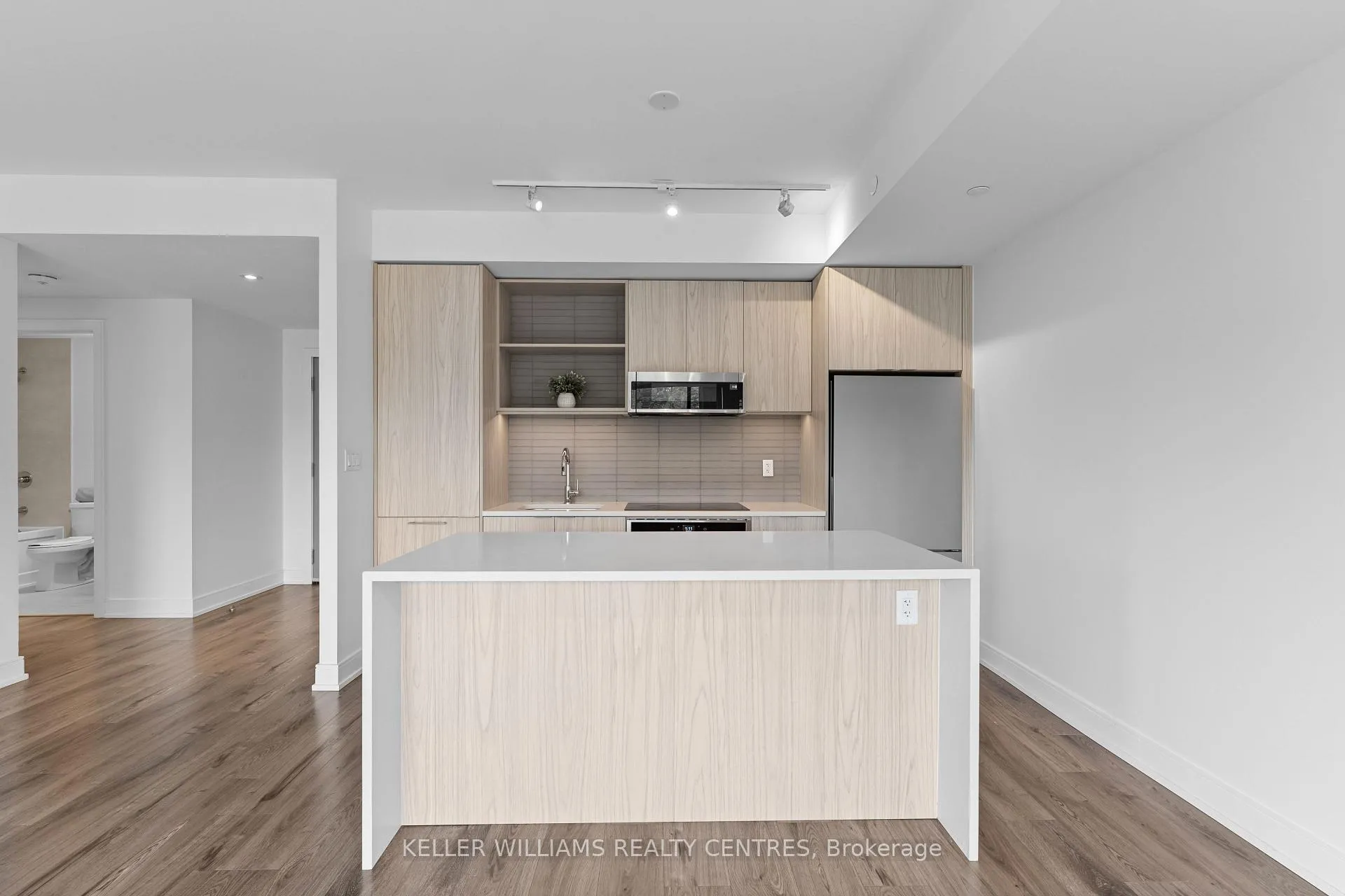 Photo 9 of Unit 621, 185 Dunlop Street E, Barrie, Lakeshore — HOMEH