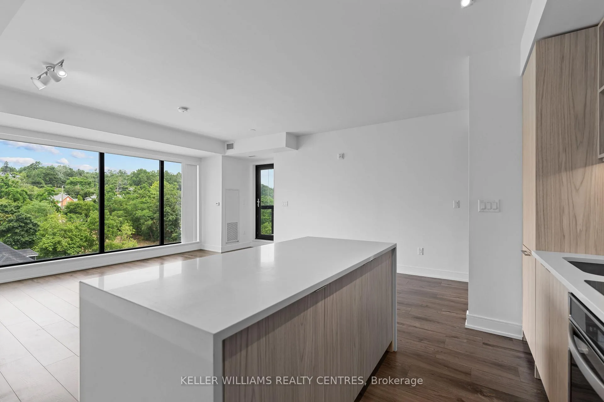 Photo 12 of Unit 621, 185 Dunlop Street E, Barrie, Lakeshore — HOMEH