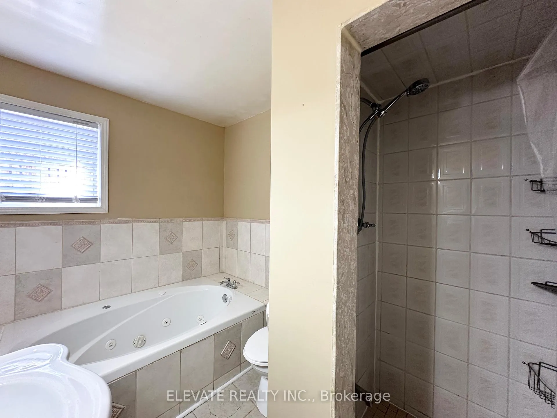 Photo 8 of Unit Basement, 336 Edenbrook Hill Drive, Brampton, Fletcher's Meadow — HOMEH