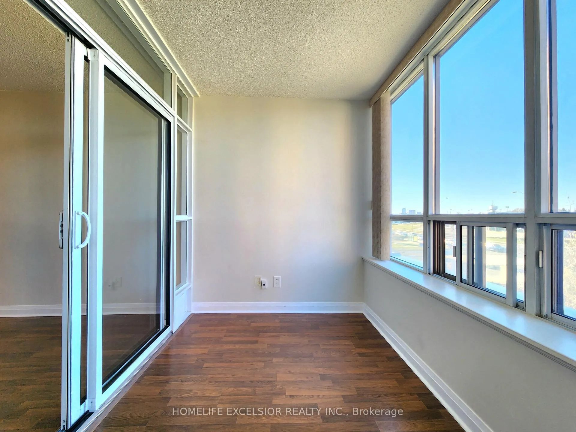 Photo 5 of Unit 317, 7363 Kennedy Road, Markham, Milliken Mills East — HOMEH