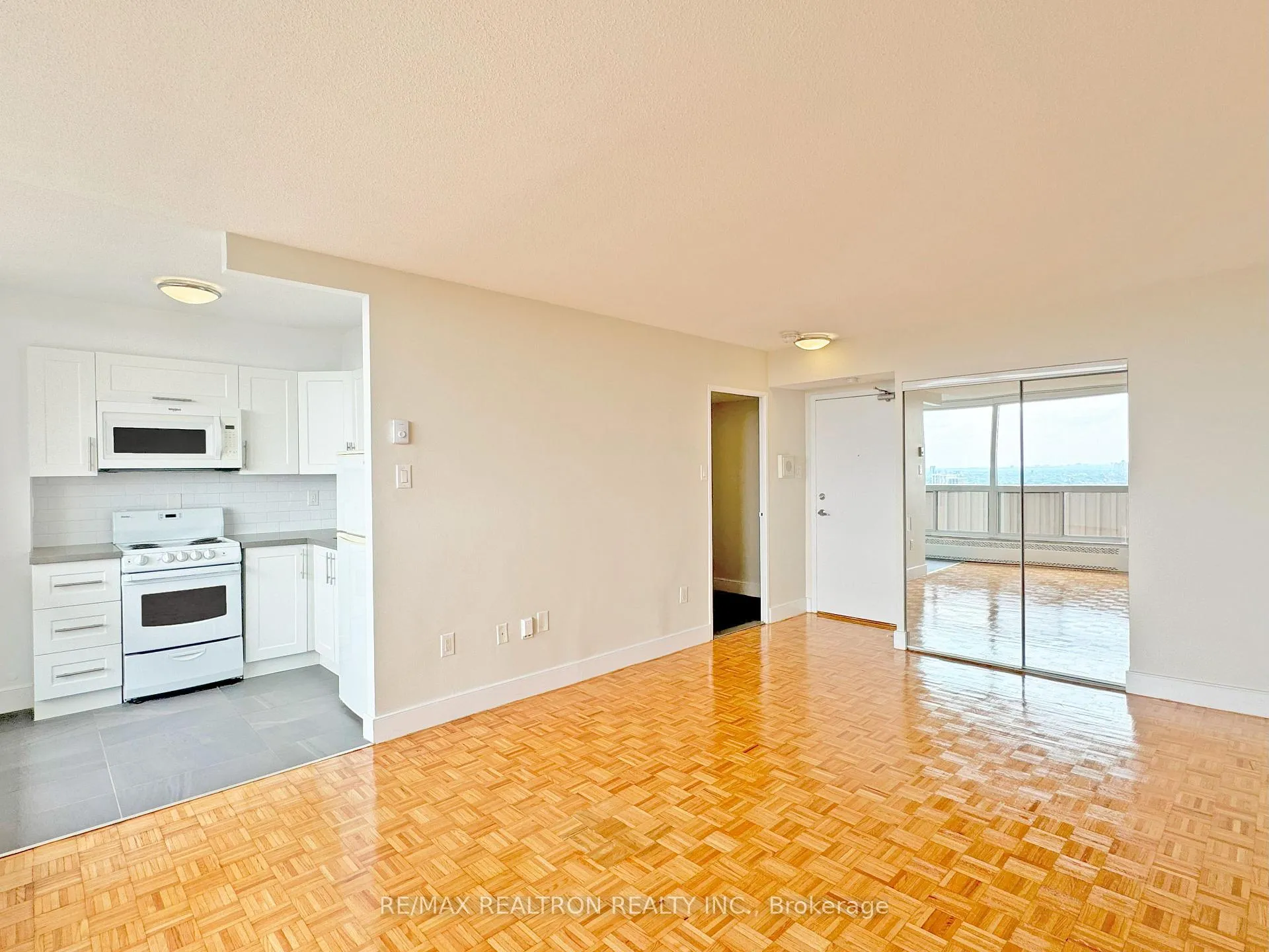 Photo 3 of Unit 1712, 666 Spadina Avenue, Toronto, University — HOMEH