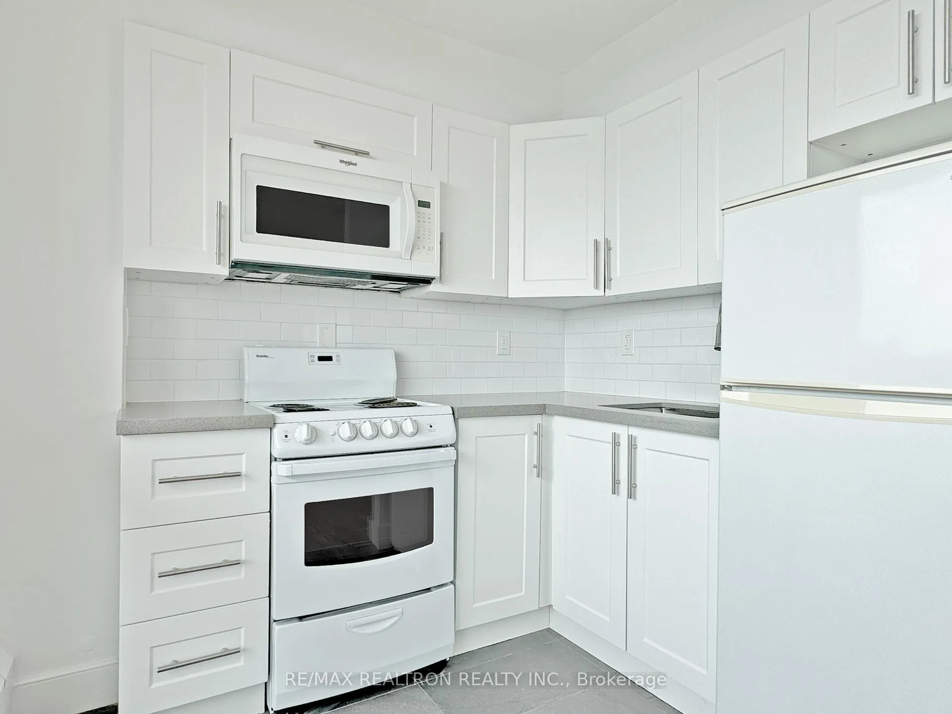 Photo 5 of Unit 1712, 666 Spadina Avenue, Toronto, University — HOMEH