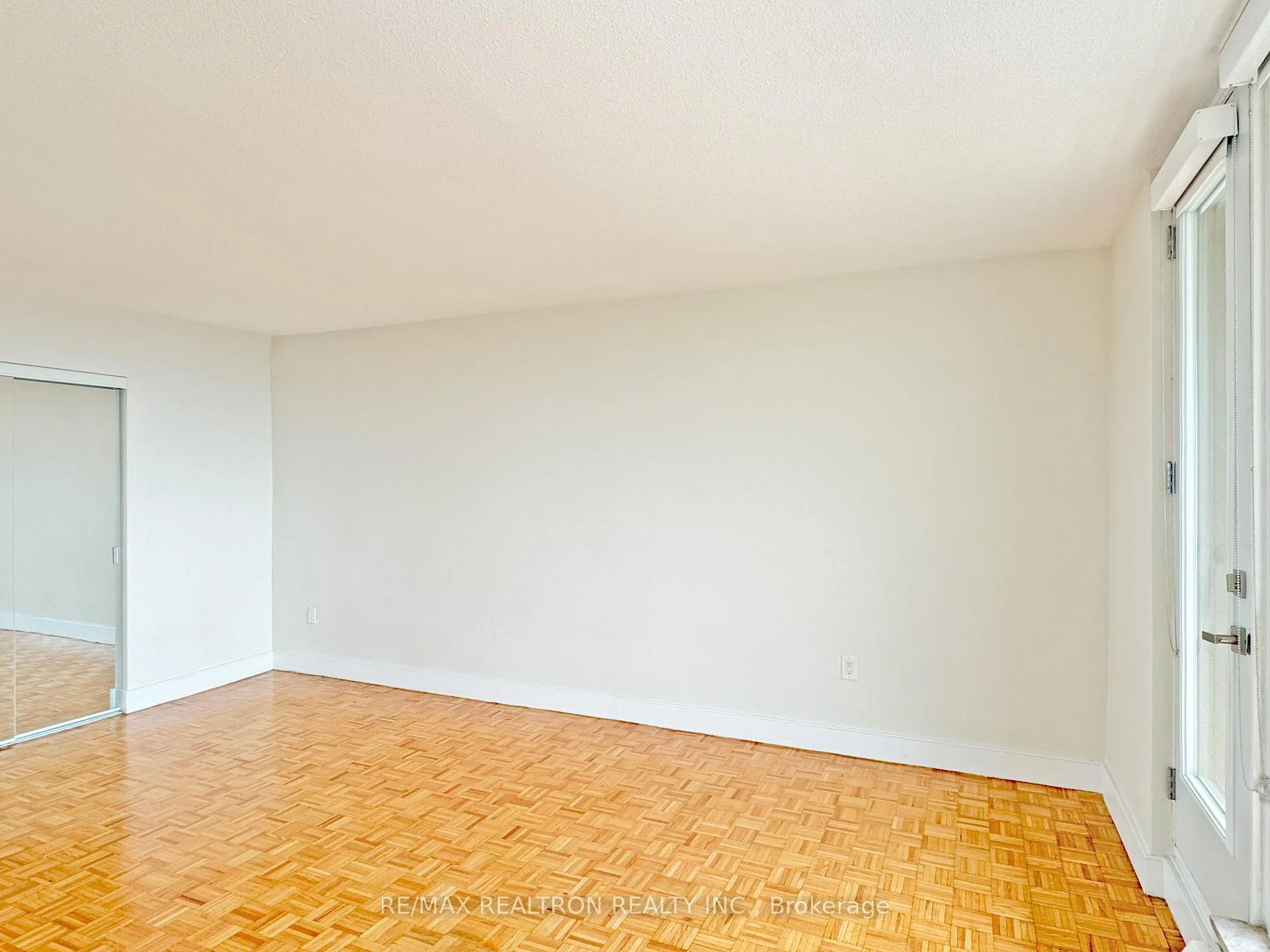 Photo 6 of Unit 1712, 666 Spadina Avenue, Toronto, University — HOMEH