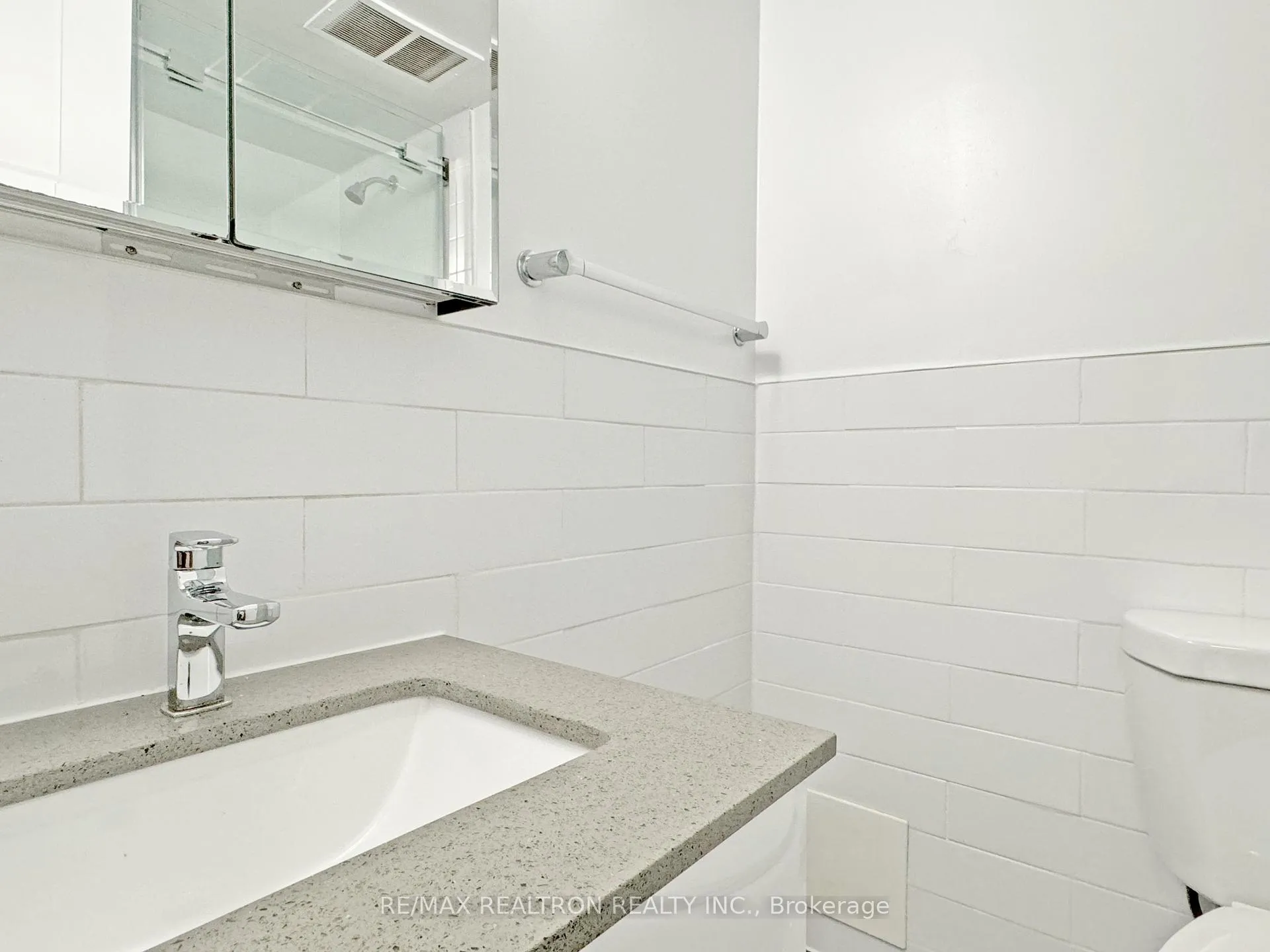 Photo 9 of Unit 1712, 666 Spadina Avenue, Toronto, University — HOMEH
