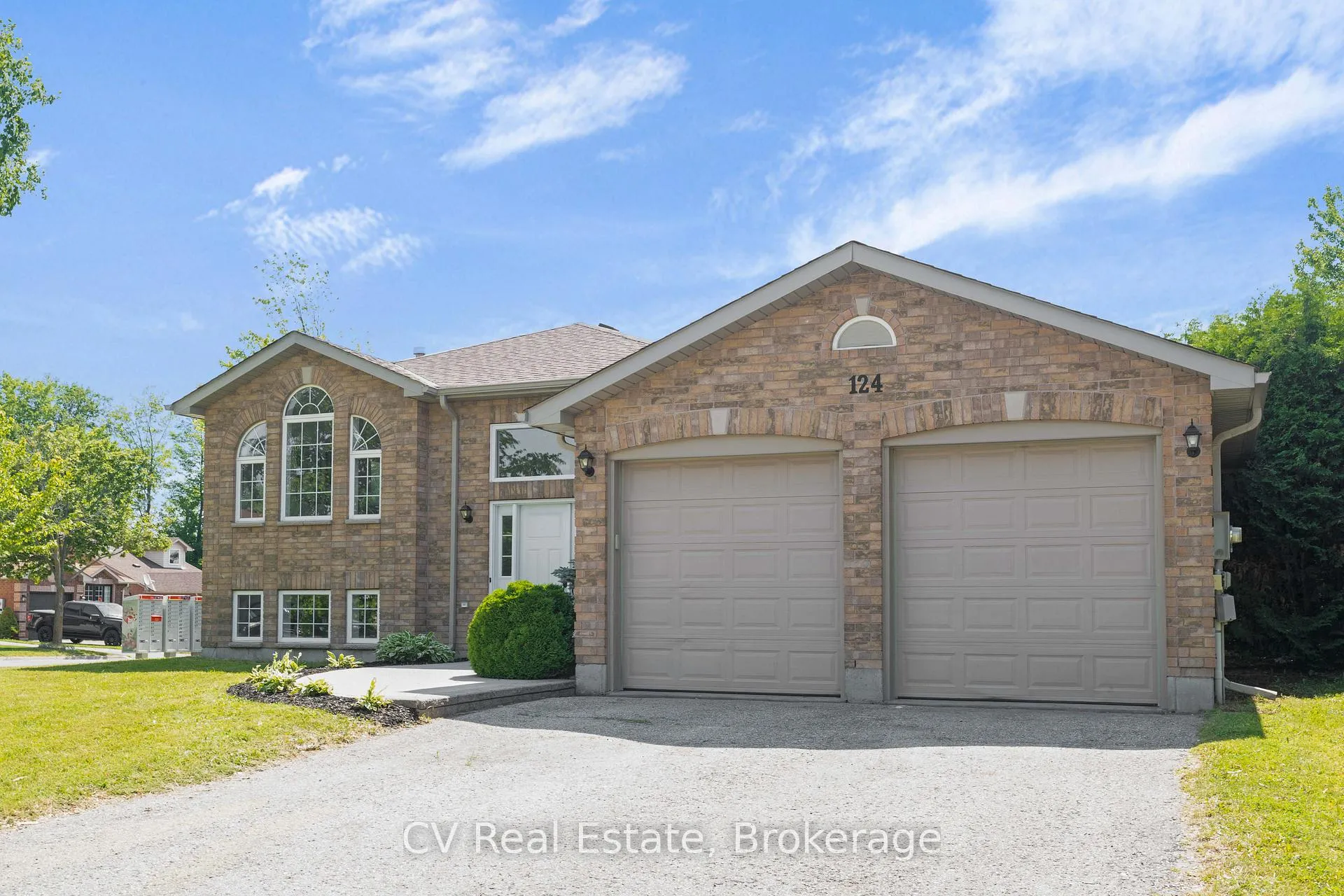 Photo 1 of 124 Columbia Road, Barrie, Holly — HOMEH