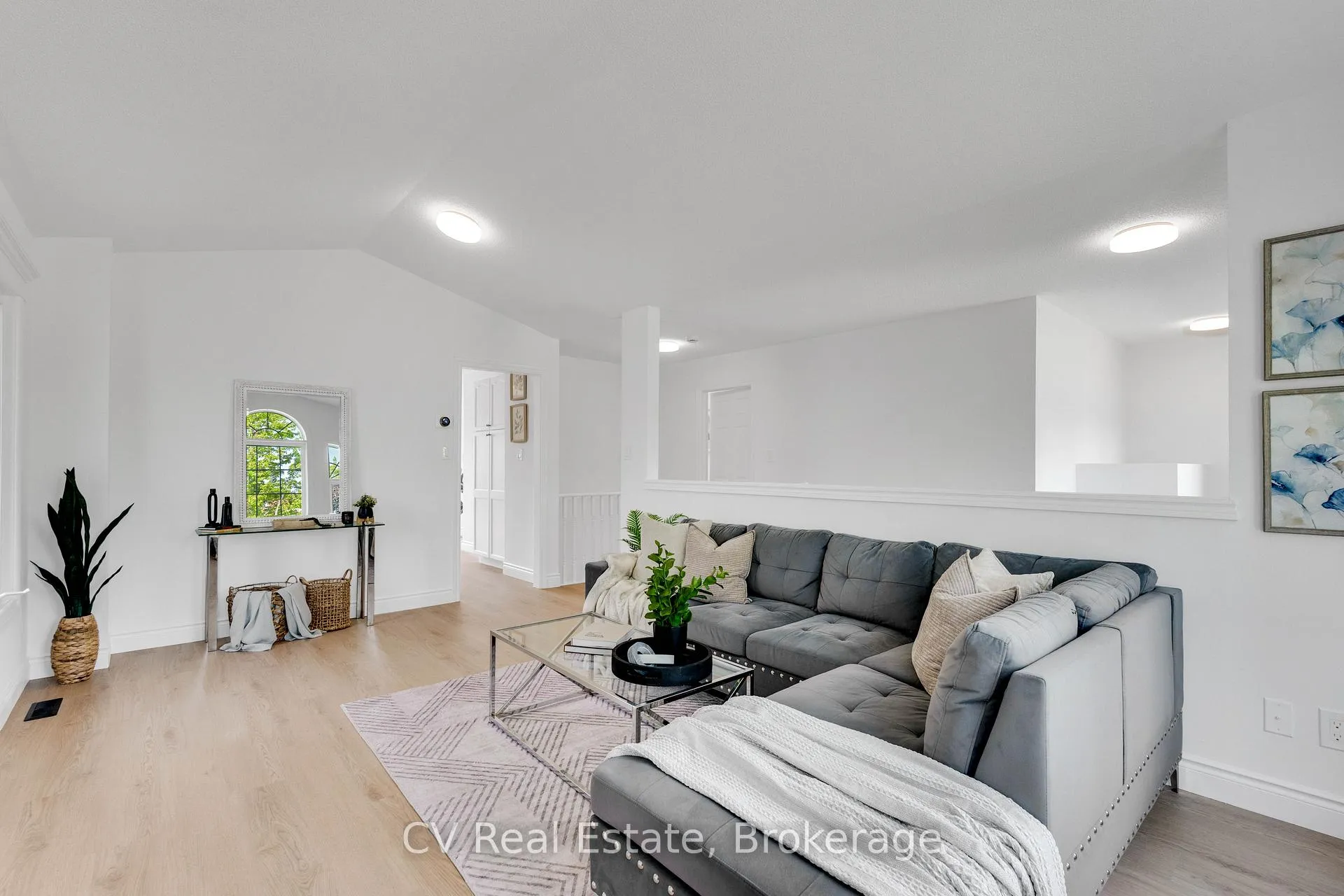 Photo 6 of 124 Columbia Road, Barrie, Holly — HOMEH