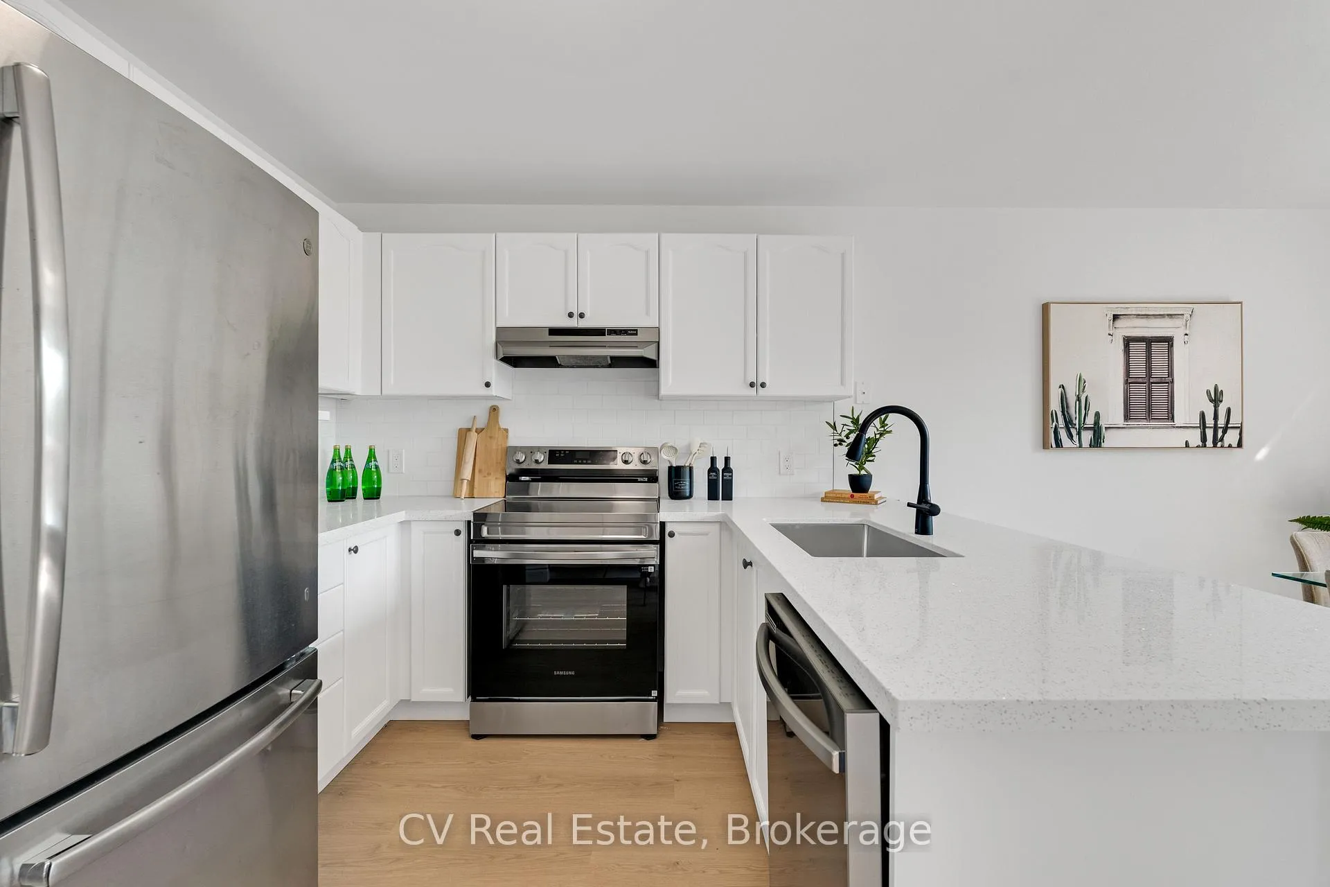 Photo 8 of 124 Columbia Road, Barrie, Holly — HOMEH