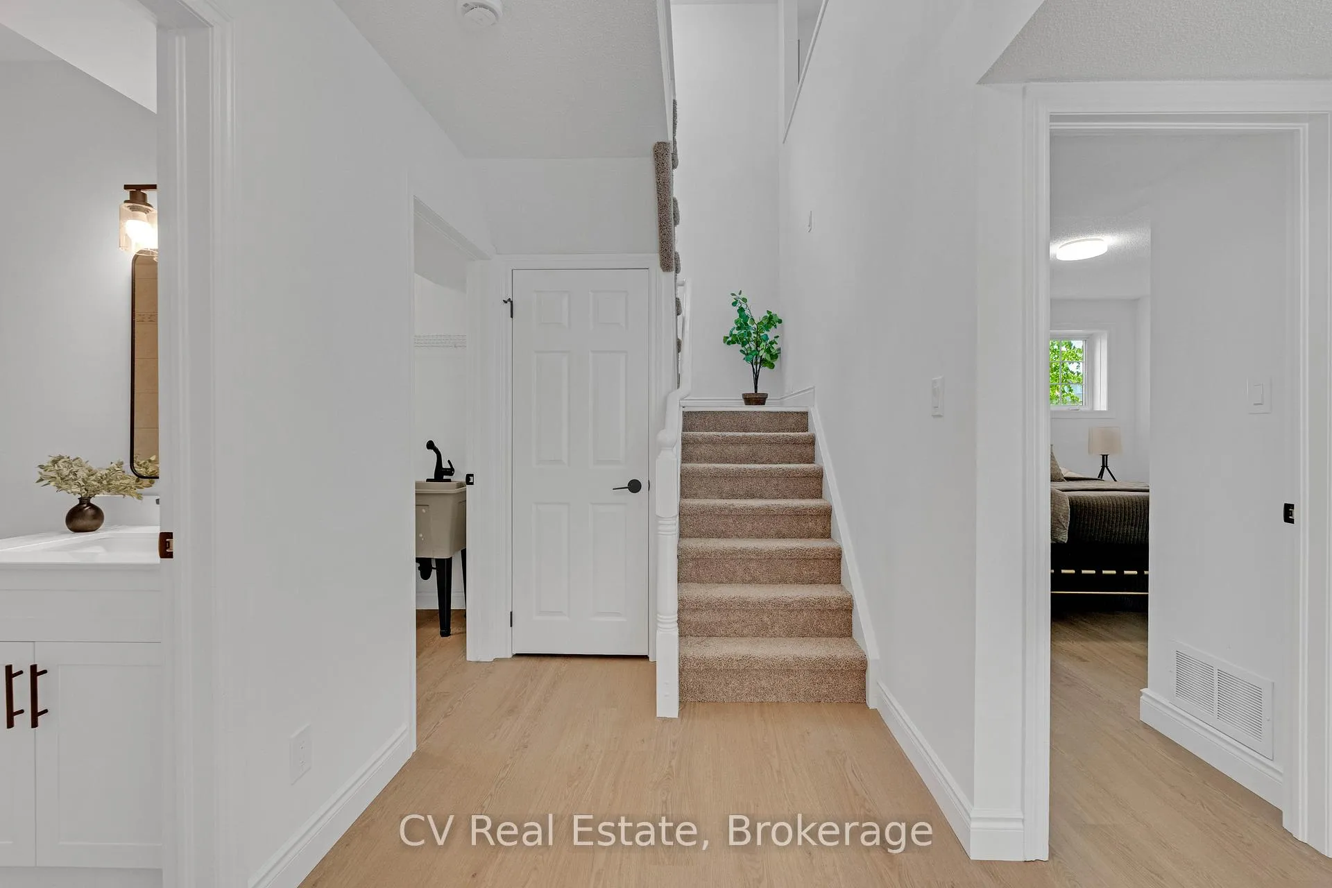 Photo 14 of 124 Columbia Road, Barrie, Holly — HOMEH