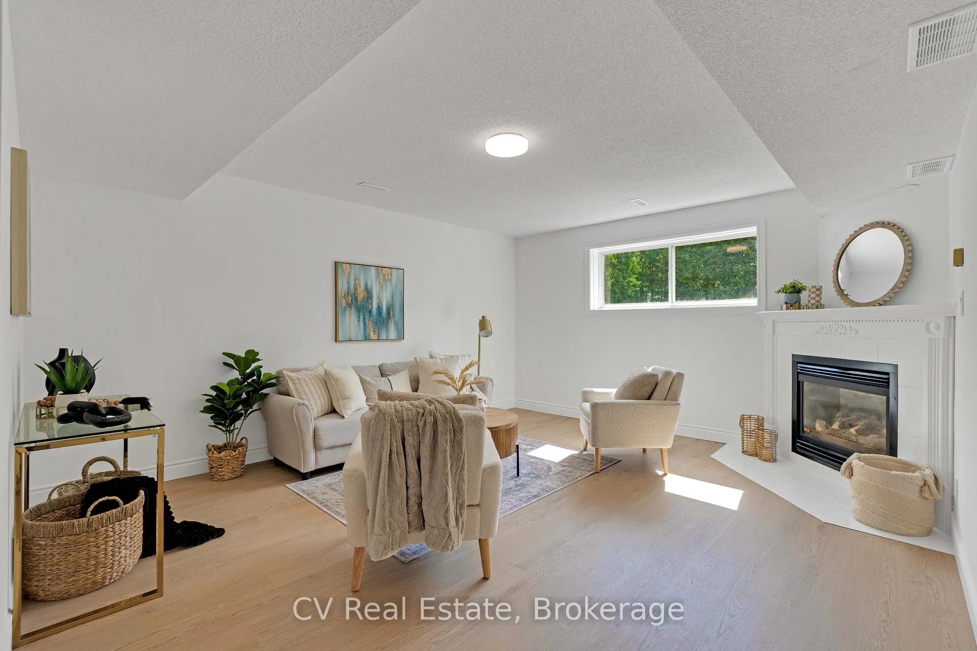 Photo 15 of 124 Columbia Road, Barrie, Holly — HOMEH