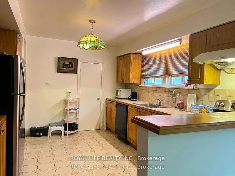Photo 5 of 33 Agincourt Drive, Scarborough, Agincourt South-Malvern West — HOMEH