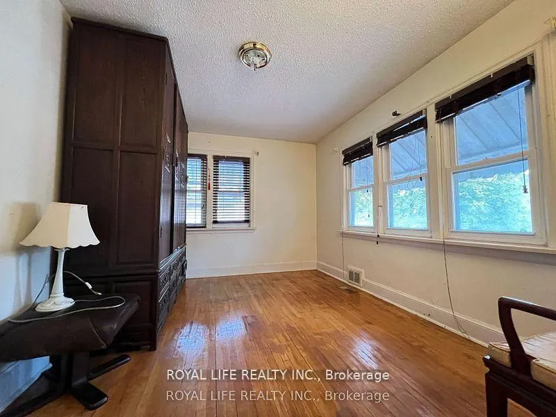 Photo 8 of 33 Agincourt Drive, Scarborough, Agincourt South-Malvern West — HOMEH