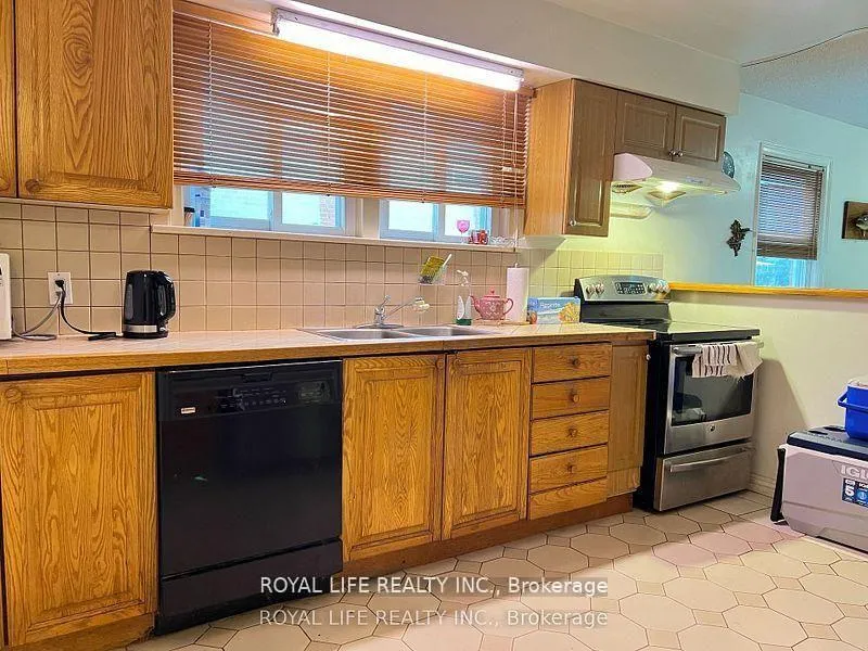 Photo 10 of 33 Agincourt Drive, Scarborough, Agincourt South-Malvern West — HOMEH