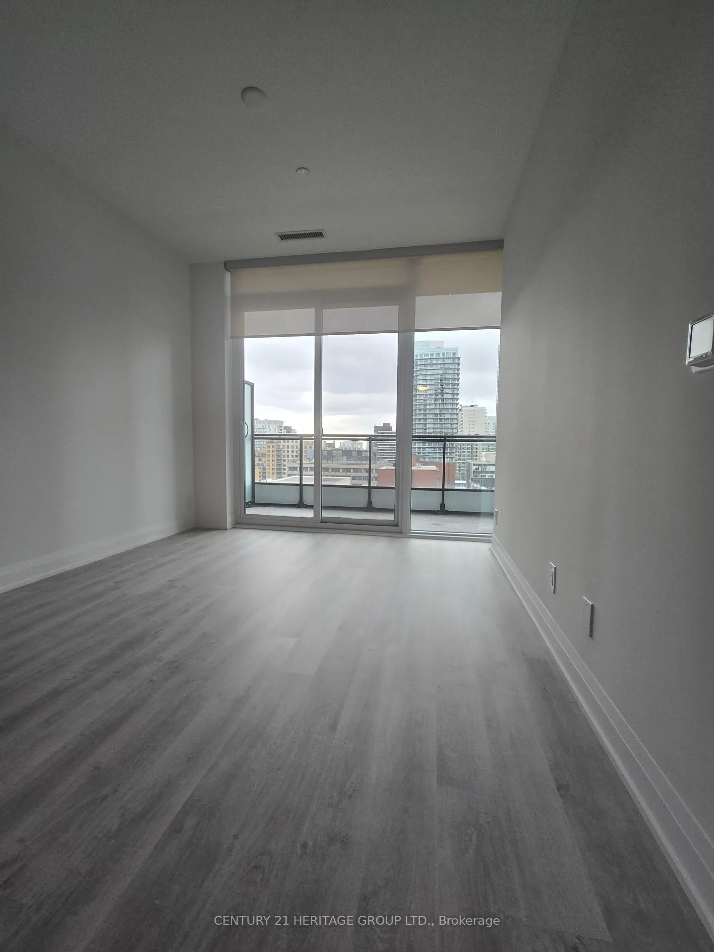 Photo 4 of Unit 1507, 65 Broadway Avenue S, Toronto, Mount Pleasant West — HOMEH