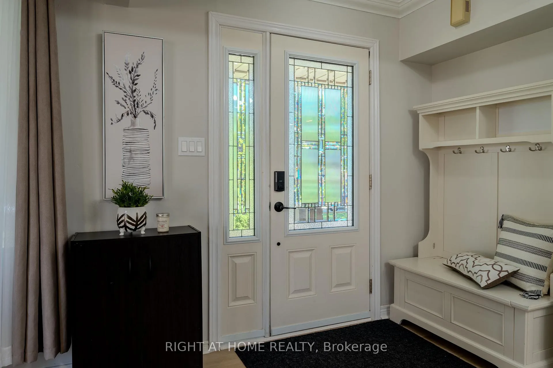 Photo 4 of 80 Chilton Drive, Hamilton, Stoney Creek Mountain — HOMEH