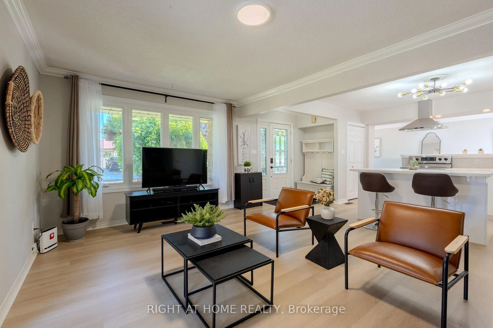 Photo 5 of 80 Chilton Drive, Hamilton, Stoney Creek Mountain — HOMEH