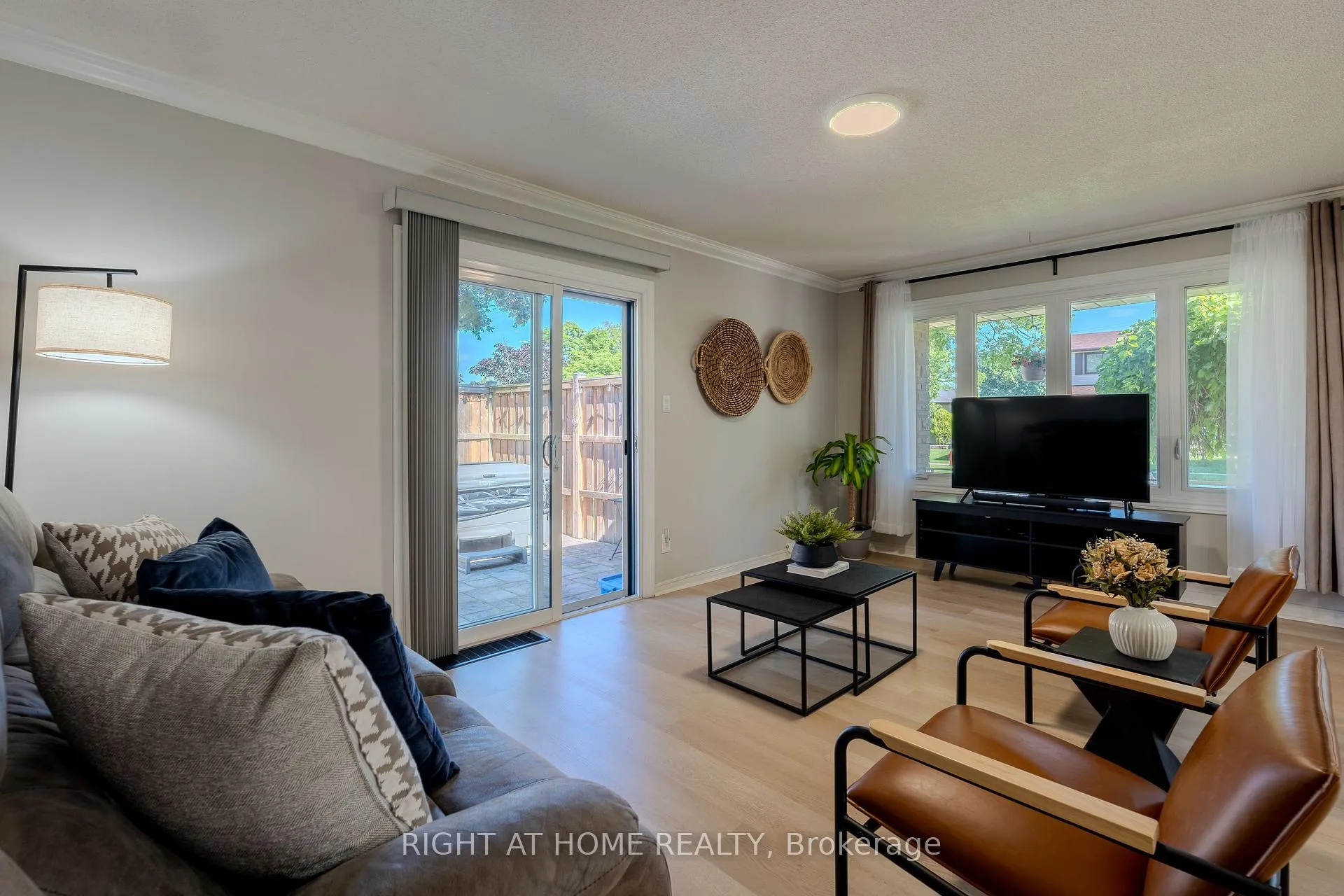 Photo 6 of 80 Chilton Drive, Hamilton, Stoney Creek Mountain — HOMEH