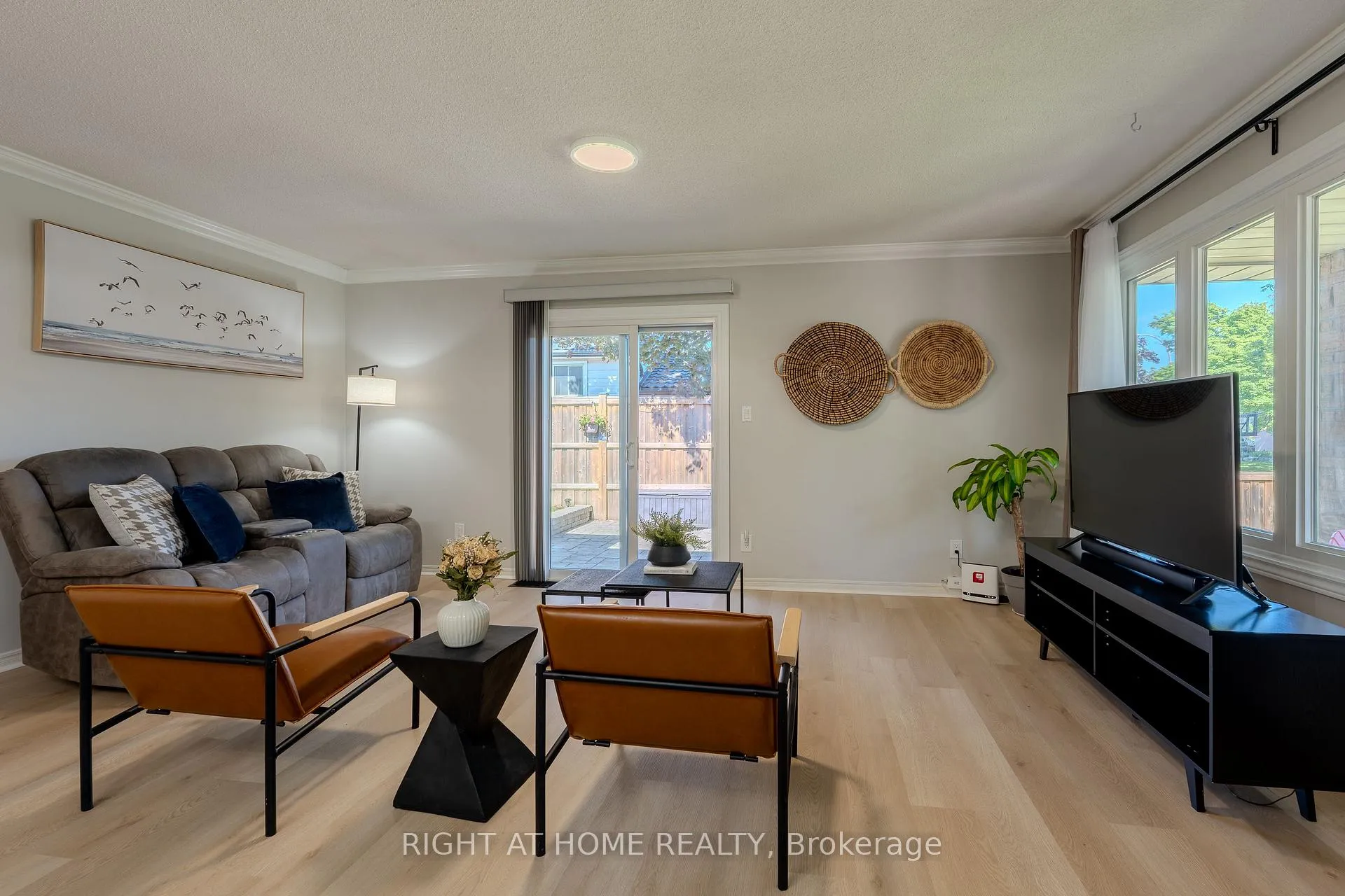 Photo 7 of 80 Chilton Drive, Hamilton, Stoney Creek Mountain — HOMEH