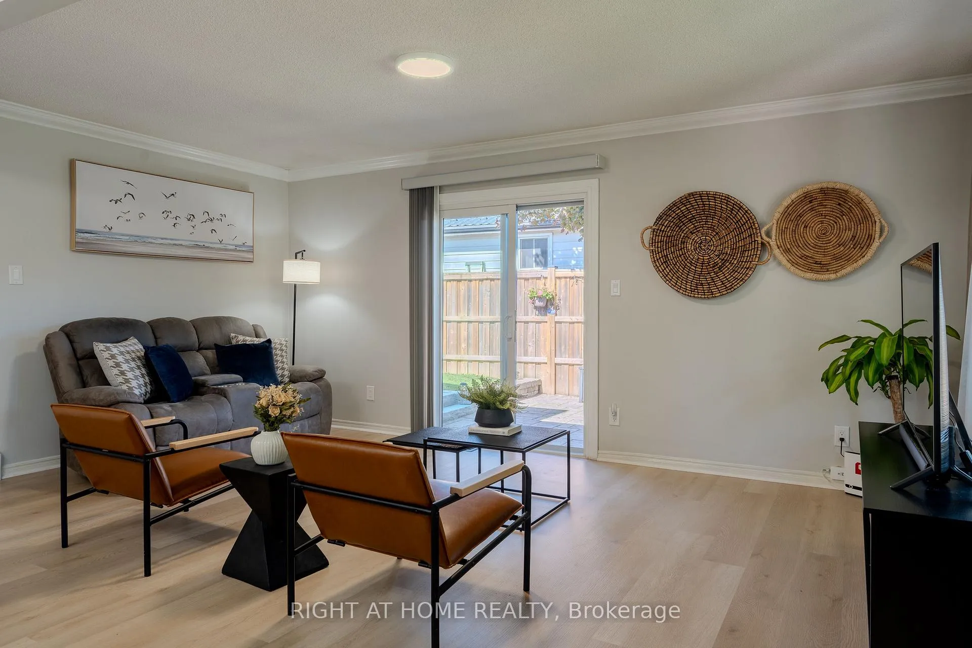 Photo 8 of 80 Chilton Drive, Hamilton, Stoney Creek Mountain — HOMEH