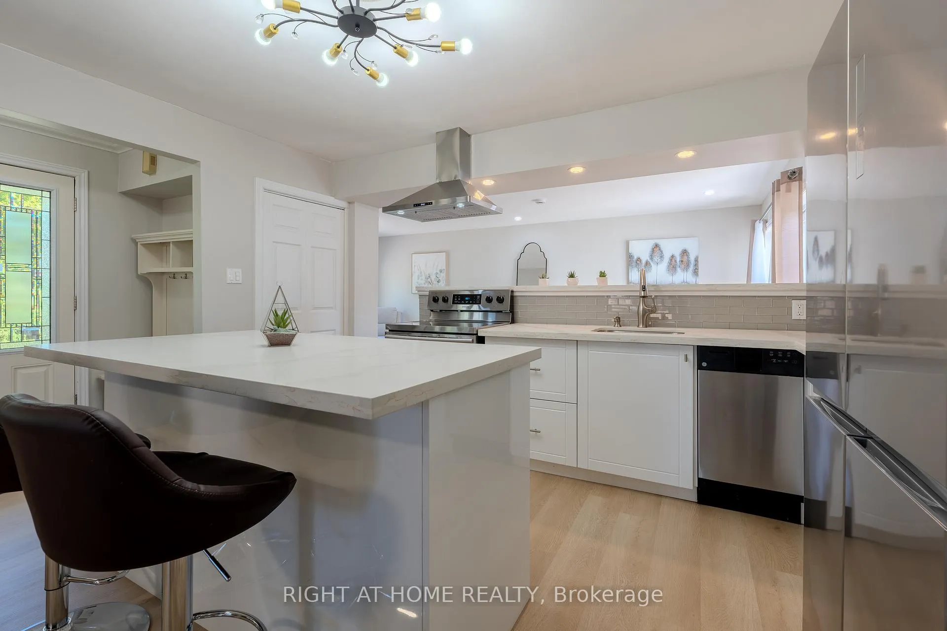 Photo 13 of 80 Chilton Drive, Hamilton, Stoney Creek Mountain — HOMEH