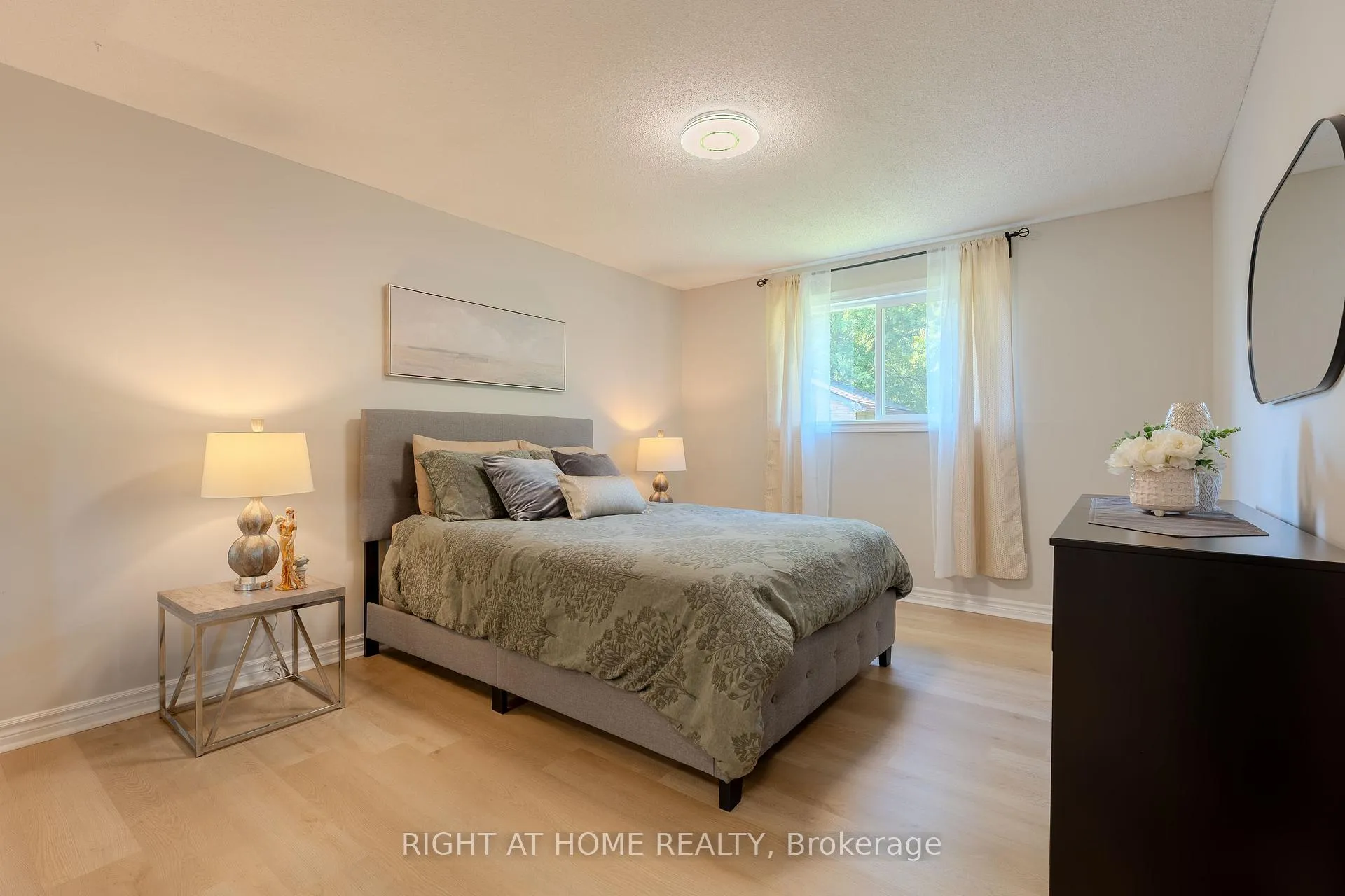 Photo 19 of 80 Chilton Drive, Hamilton, Stoney Creek Mountain — HOMEH